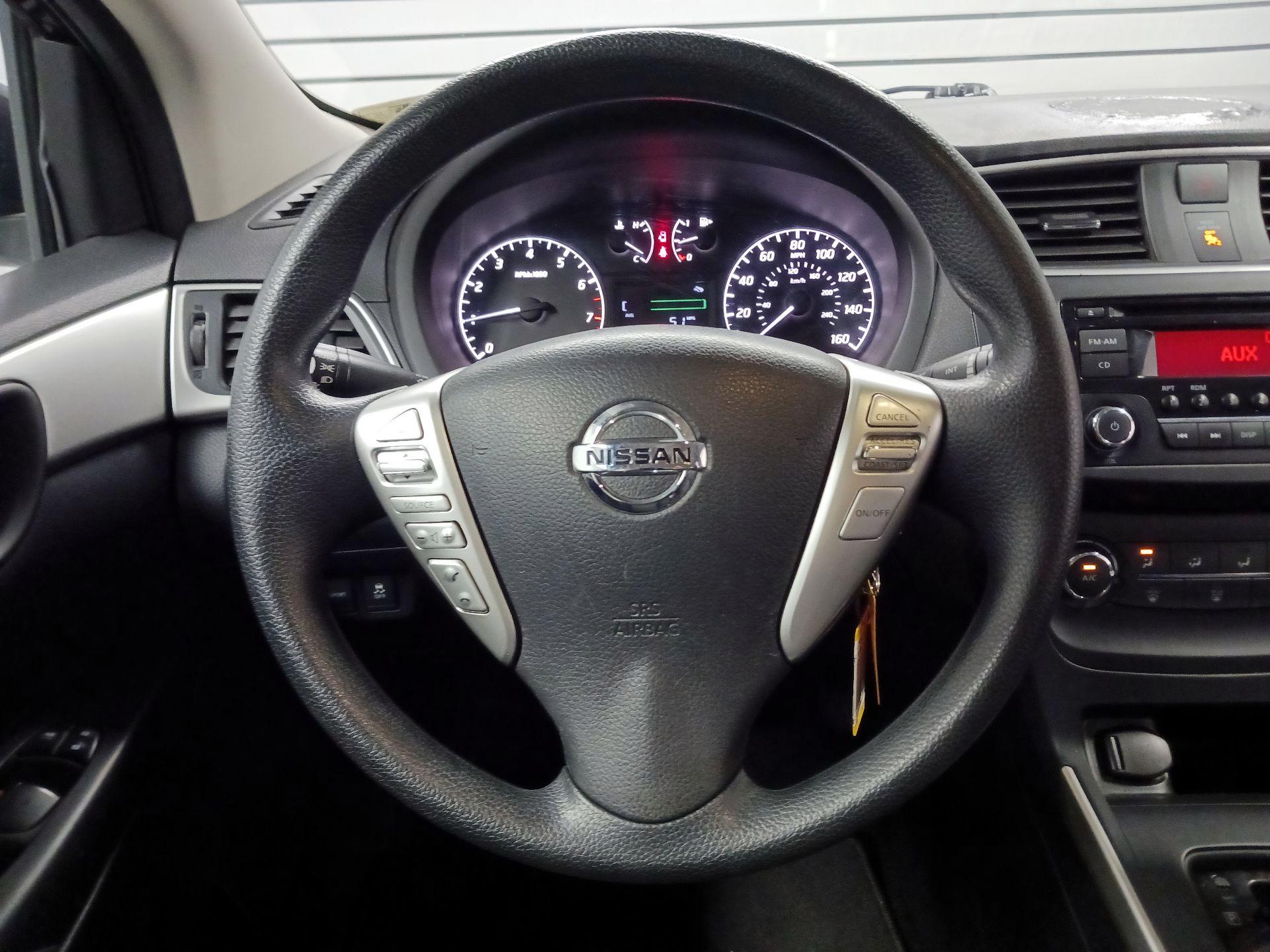 Thumbnail: 2016 Nissan Sentra - 10