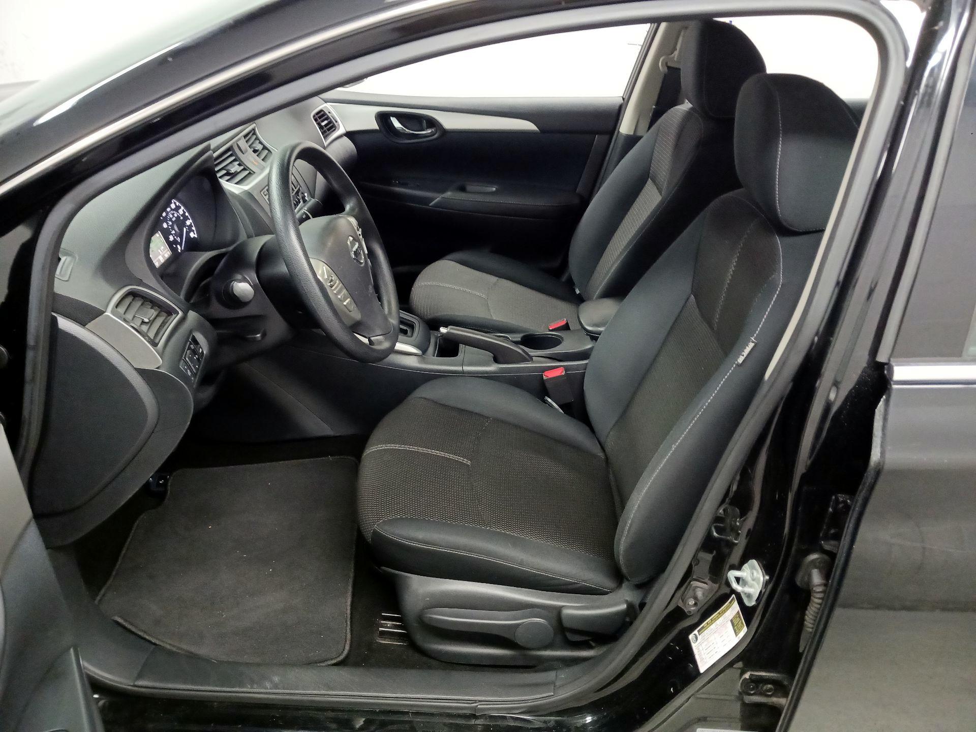 Thumbnail: 2016 Nissan Sentra - 11