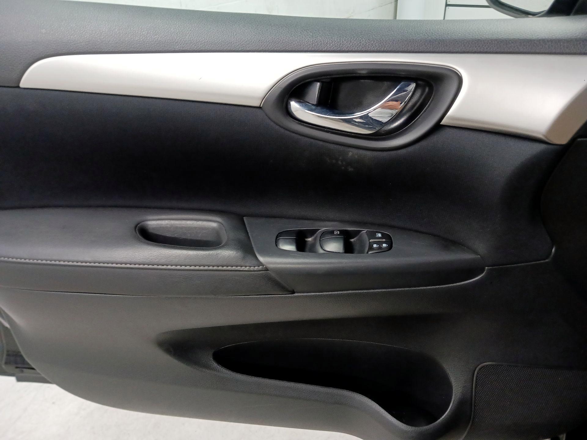 Thumbnail: 2016 Nissan Sentra - 12