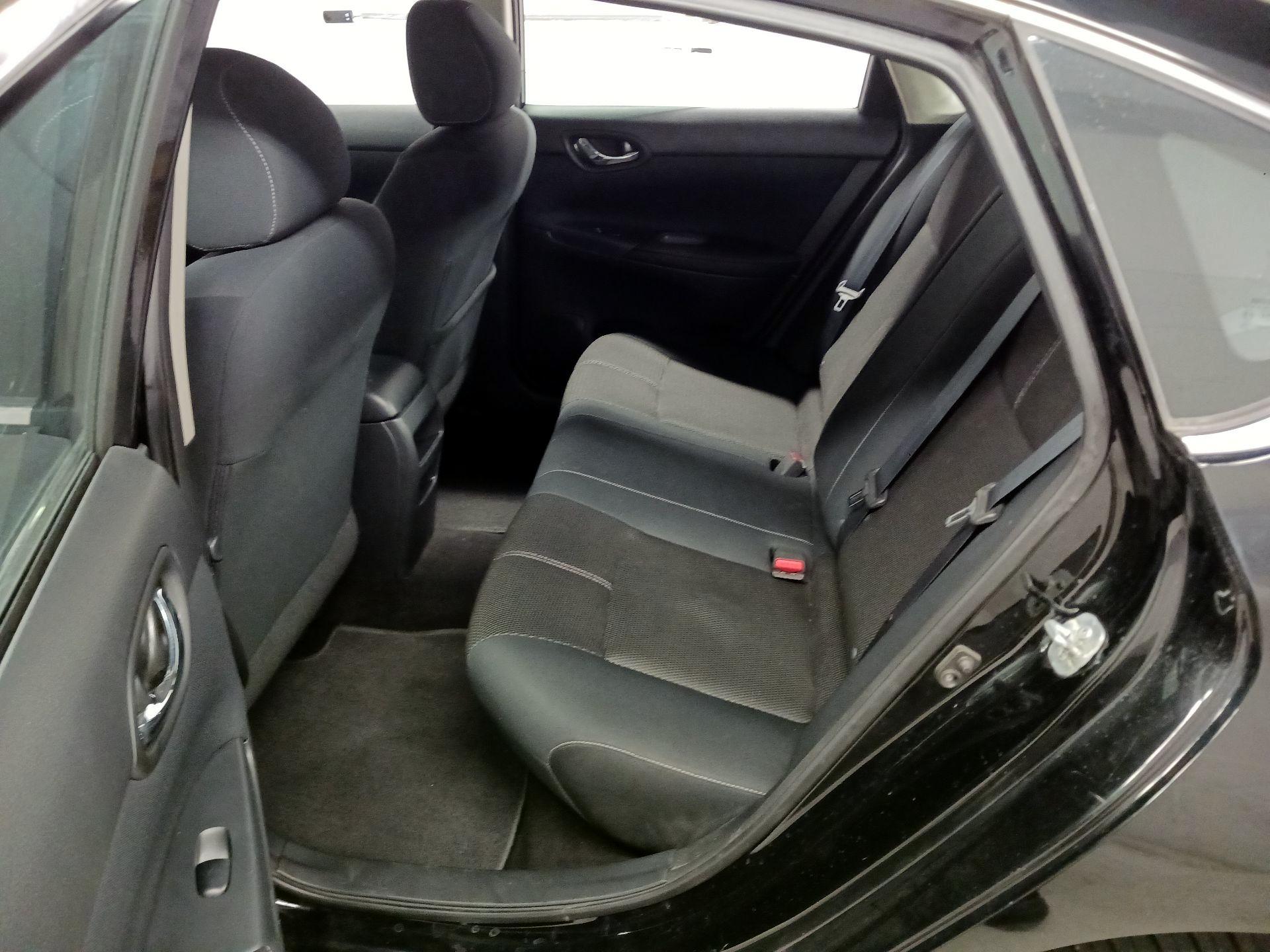 Thumbnail: 2016 Nissan Sentra - 18