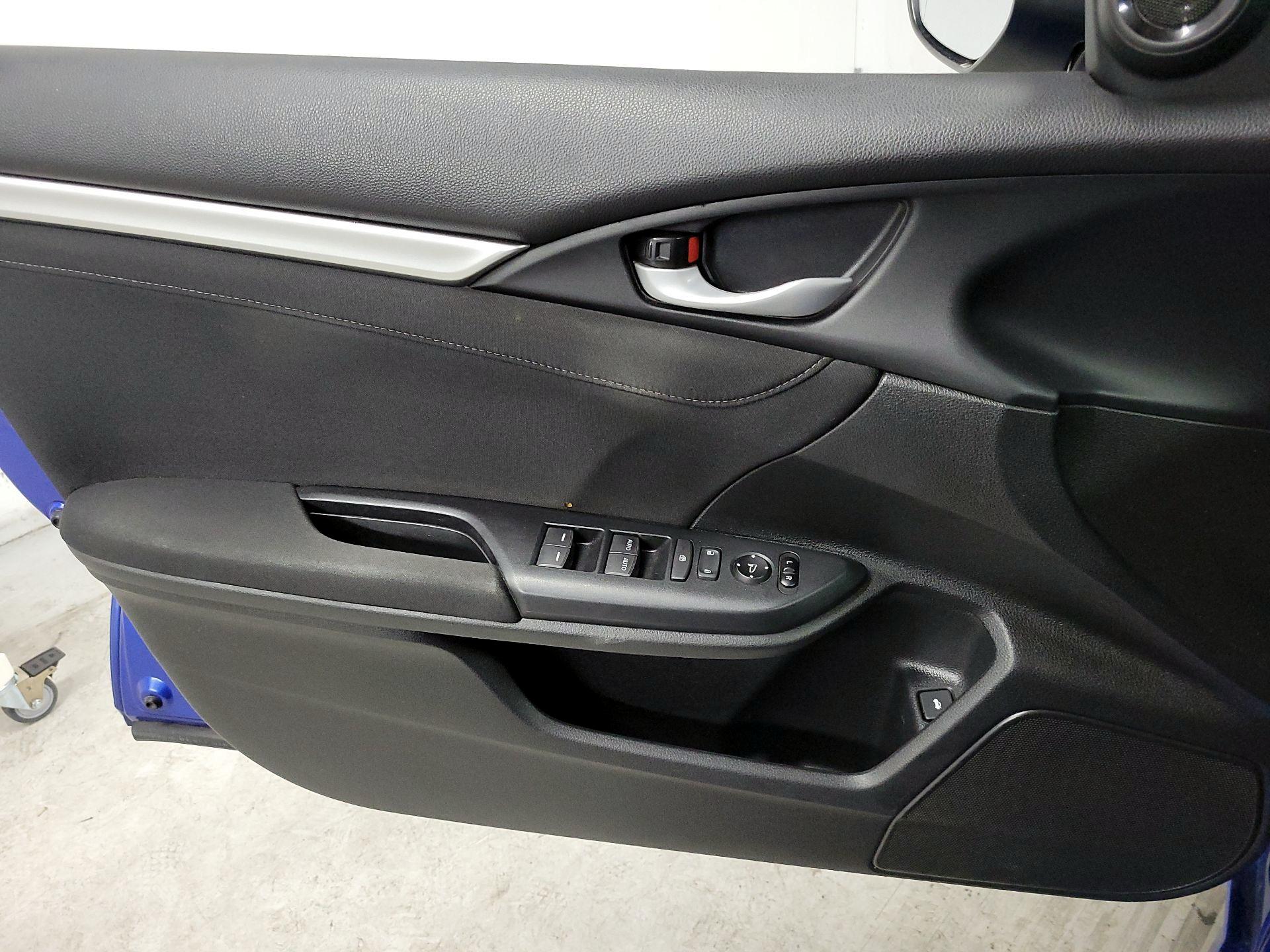 Thumbnail: 2016 Honda Civic - 12
