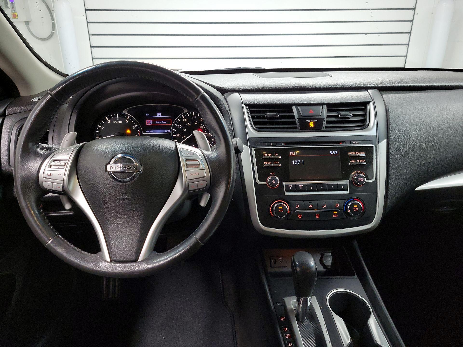 Thumbnail: 2016 Nissan Altima - 9