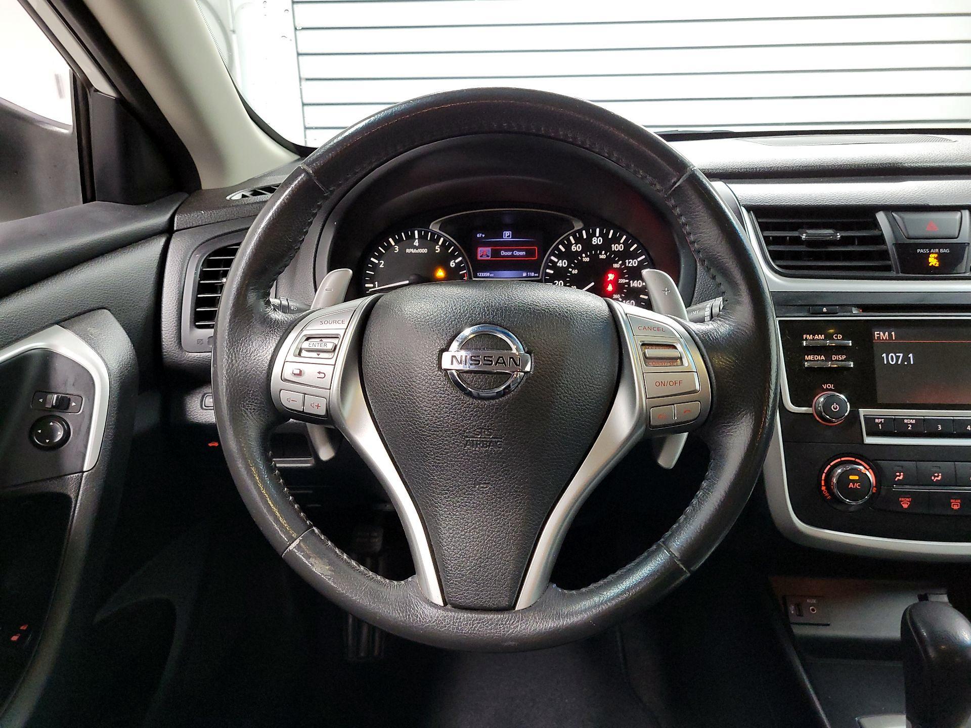 Thumbnail: 2016 Nissan Altima - 10