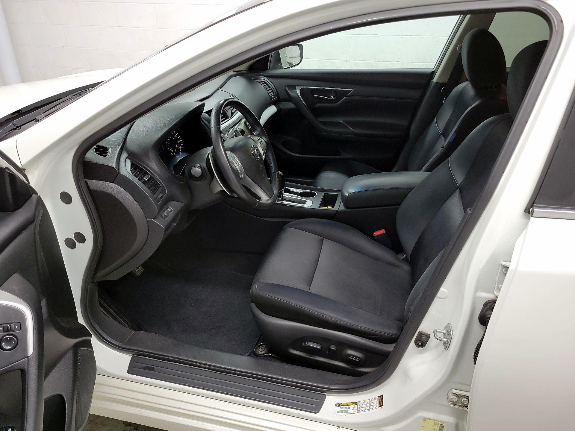 Thumbnail: 2016 Nissan Altima - 11
