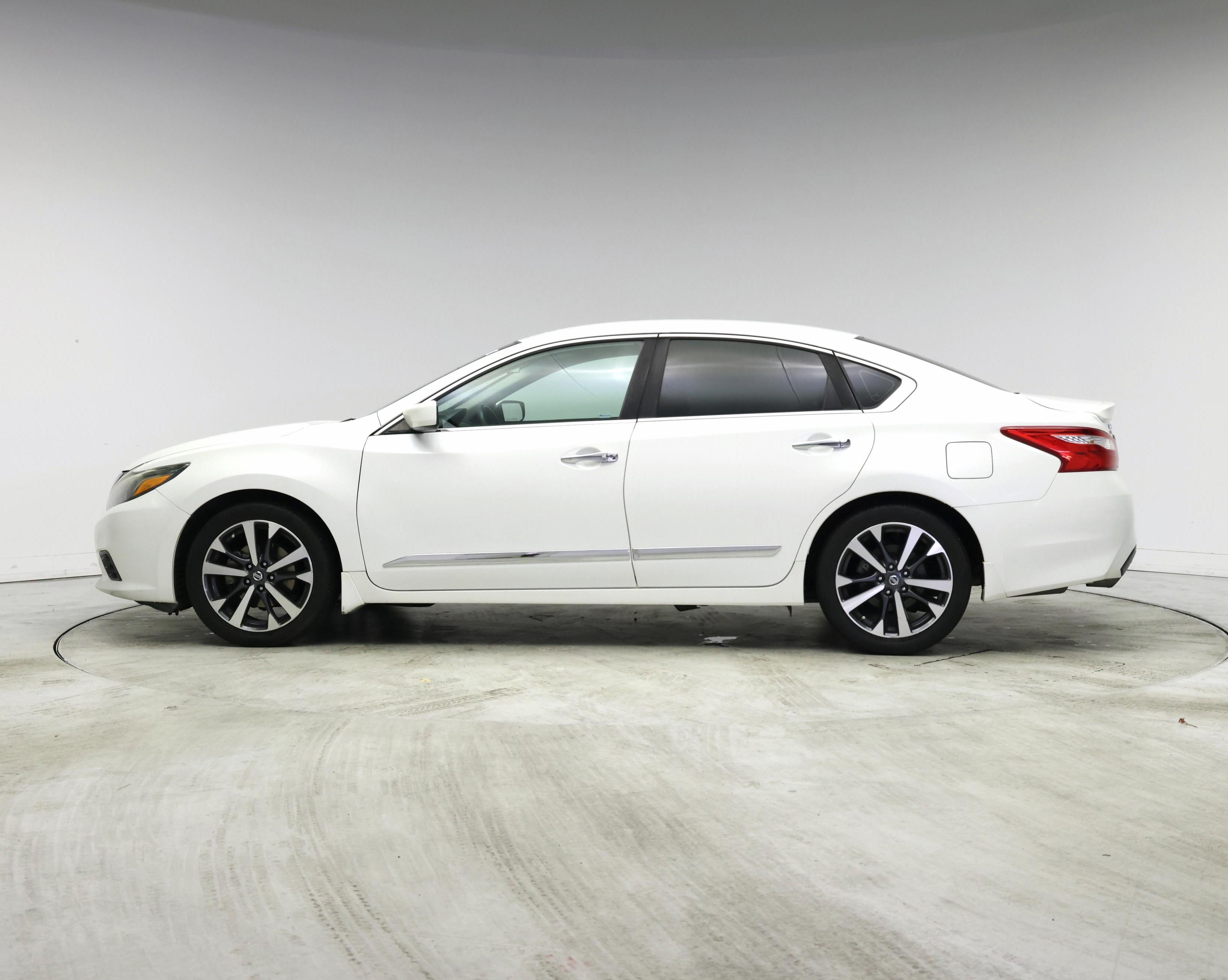 Thumbnail: 2016 Nissan Altima - 3