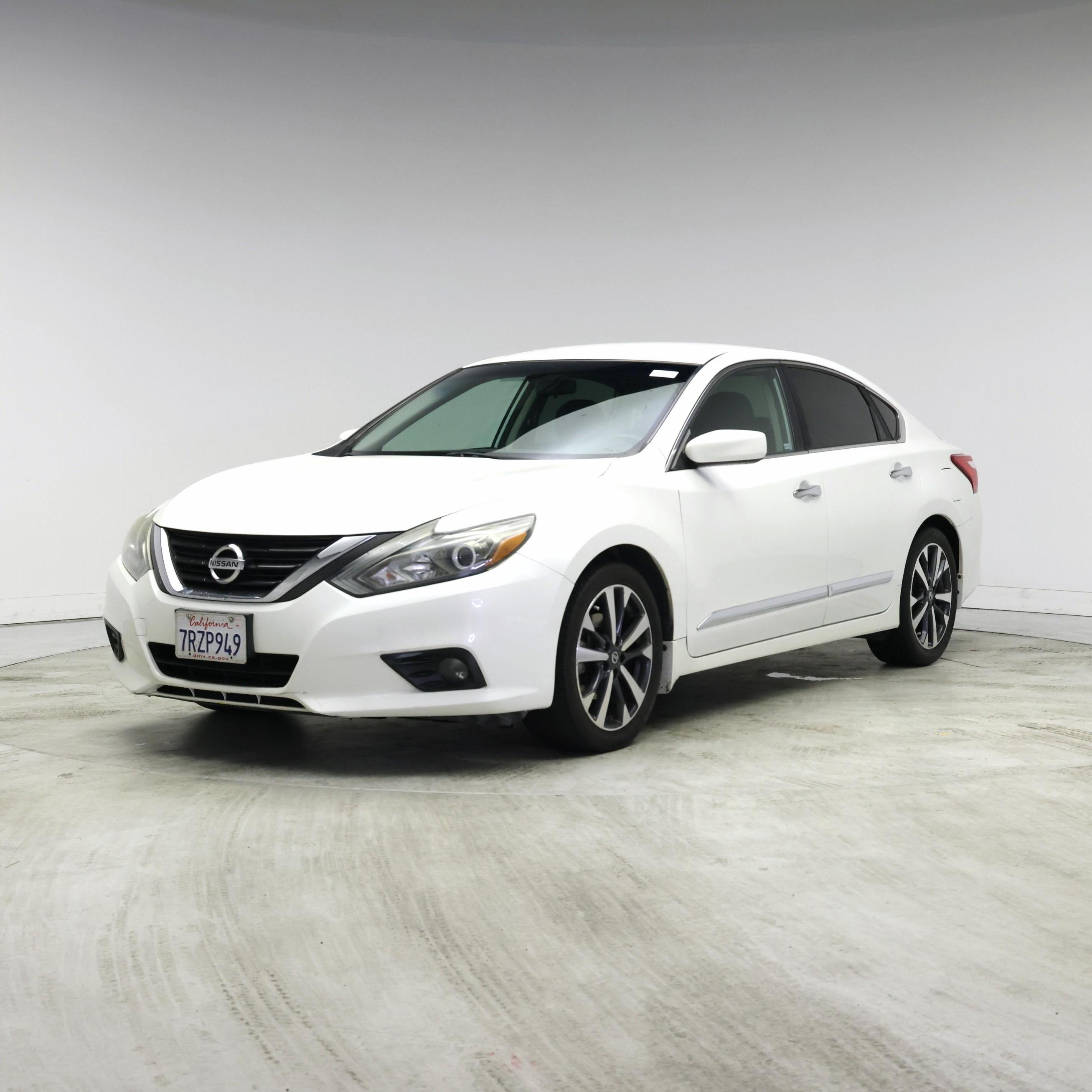 Thumbnail: 2016 Nissan Altima - 4