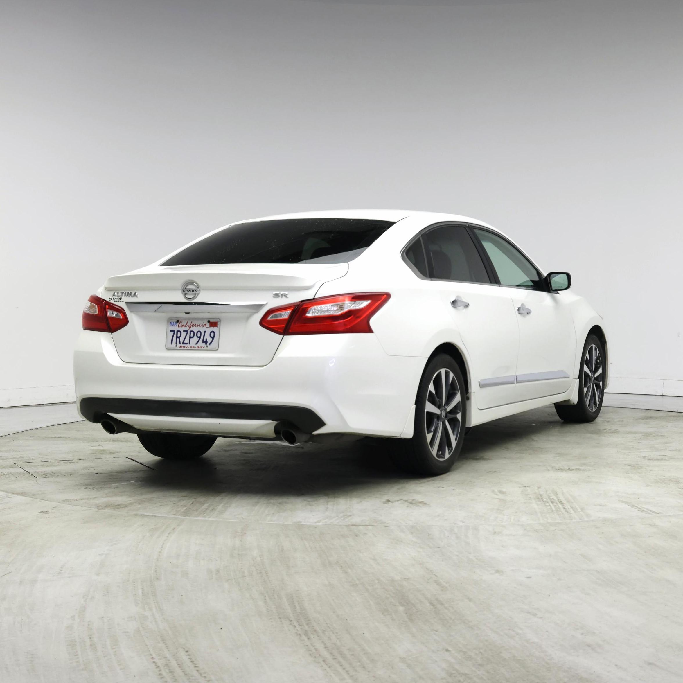 Thumbnail: 2016 Nissan Altima - 8