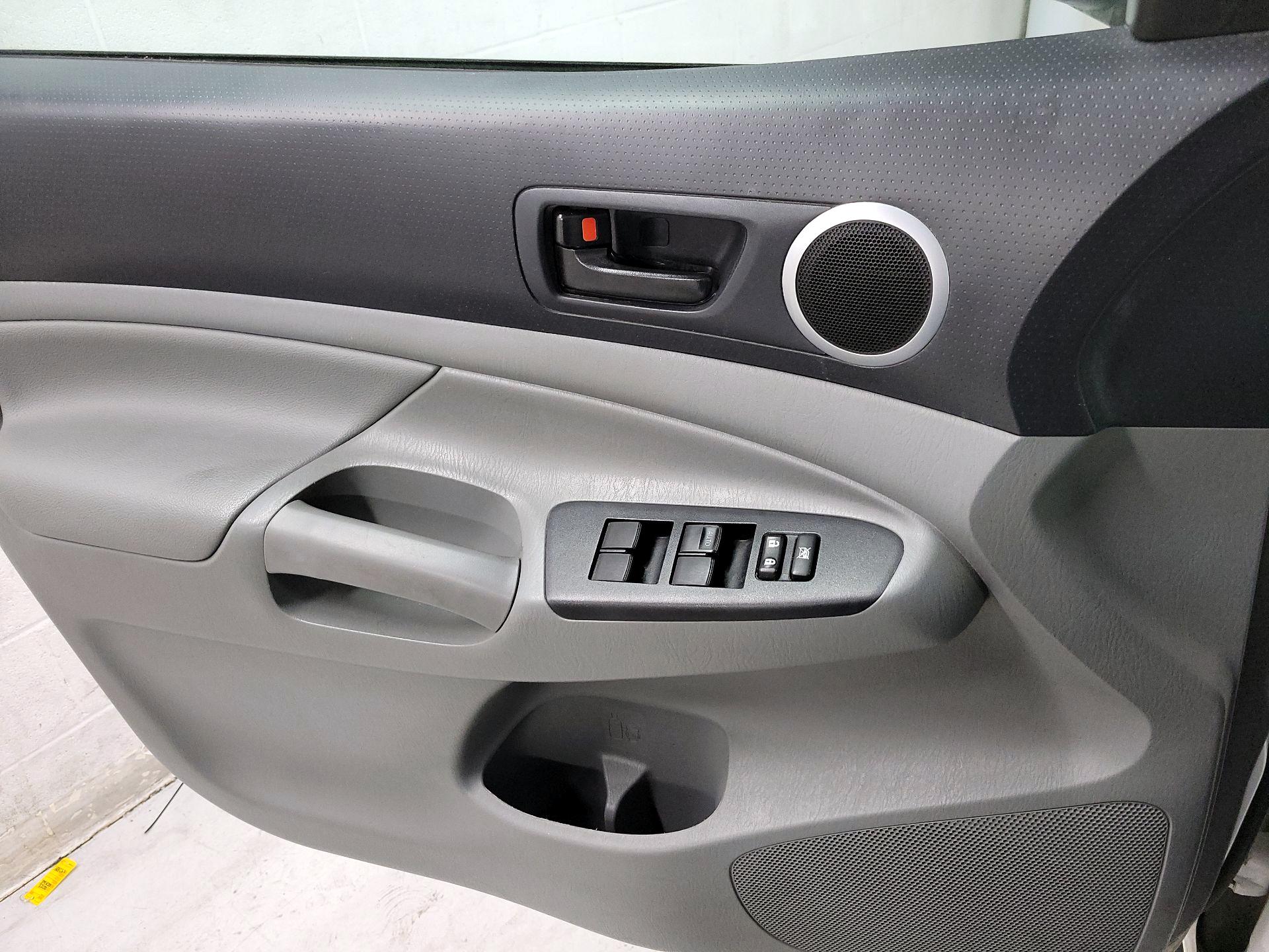 Thumbnail: 2014 Toyota Tacoma - 12