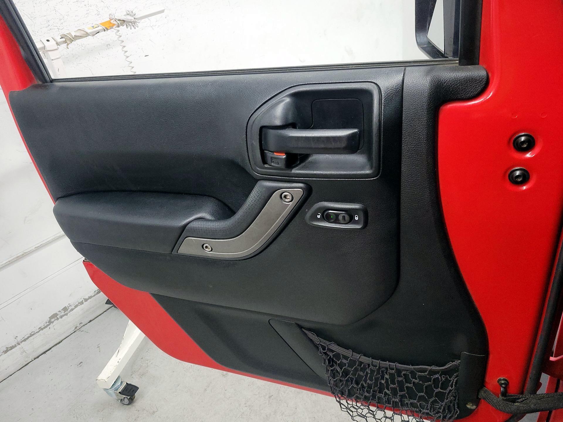 Thumbnail: 2018 Jeep Wrangler - 12