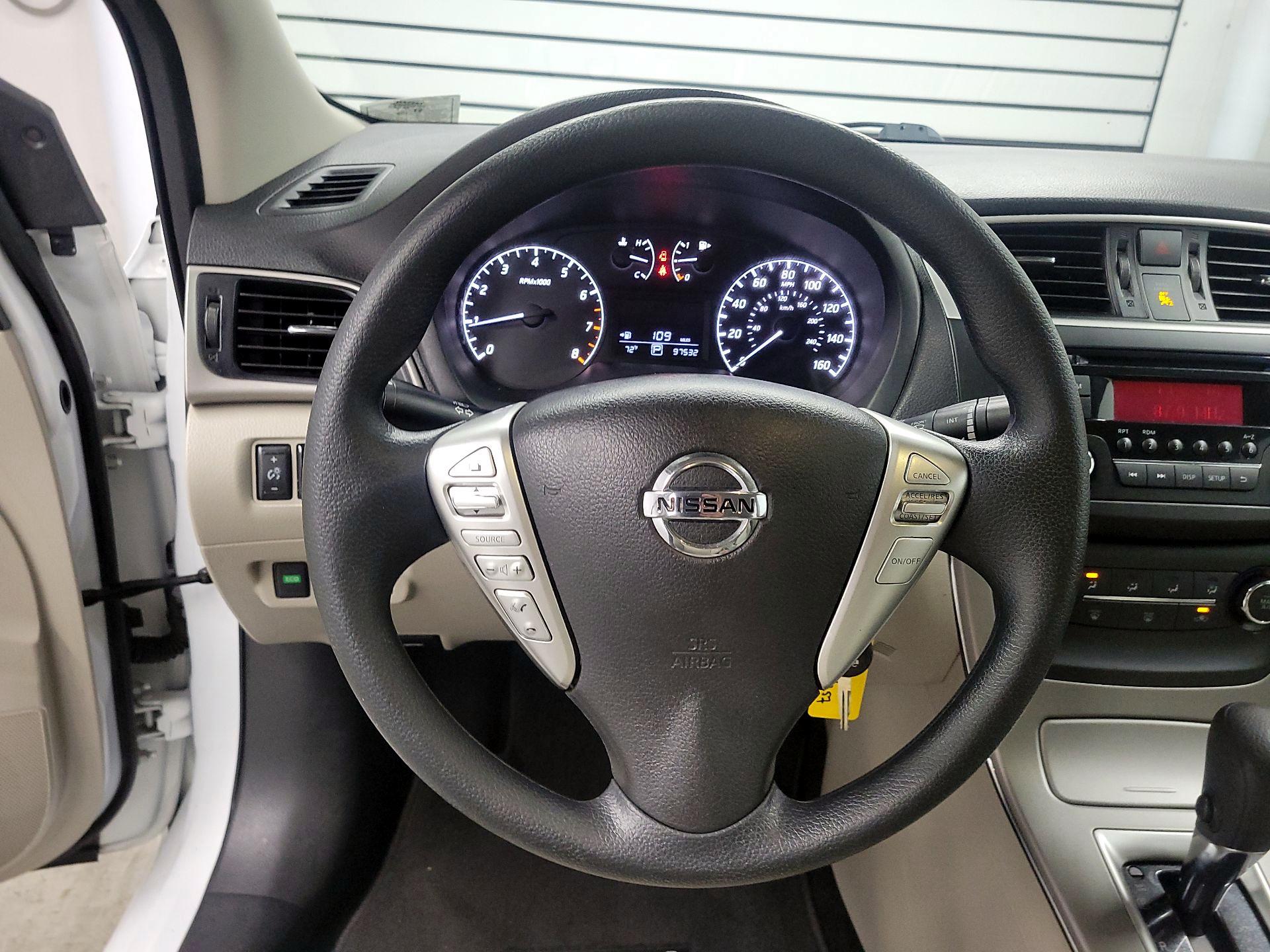 Thumbnail: 2015 Nissan Sentra - 10