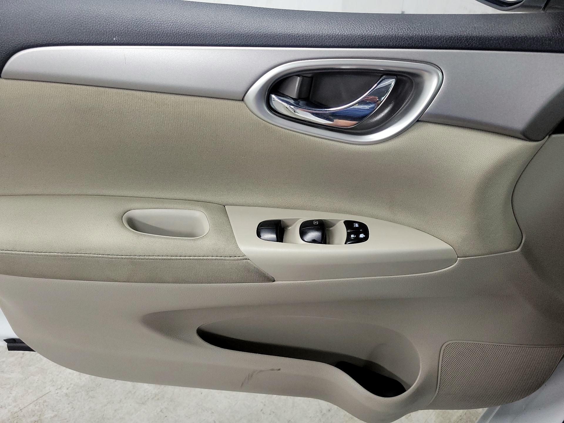 Thumbnail: 2015 Nissan Sentra - 12
