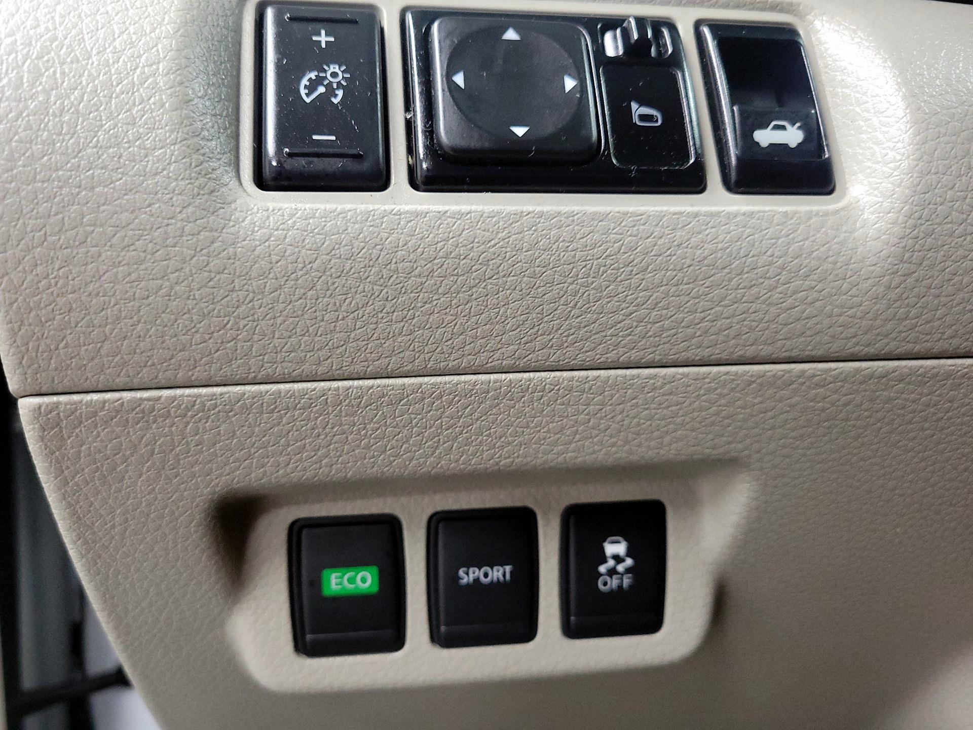 Thumbnail: 2015 Nissan Sentra - 13