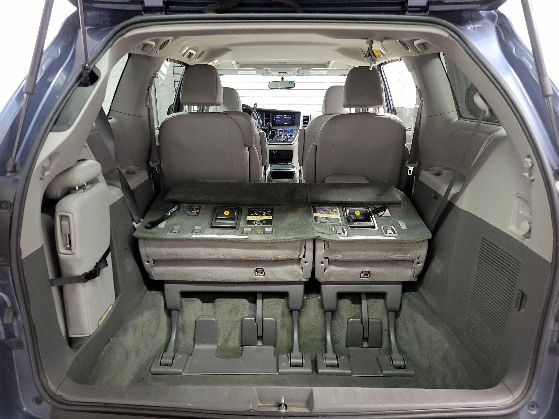 Thumbnail: 2017 Toyota Sienna - 18