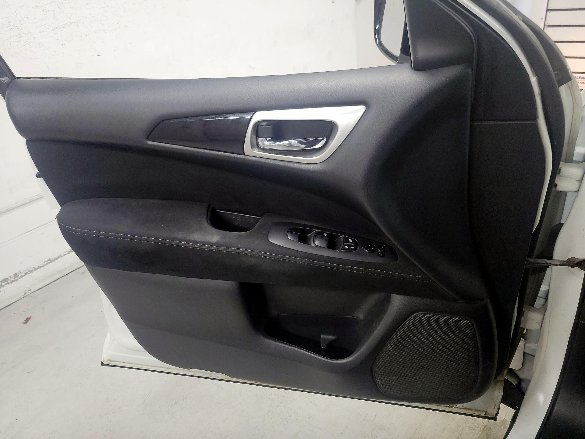 Thumbnail: 2014 Nissan Pathfinder - 12