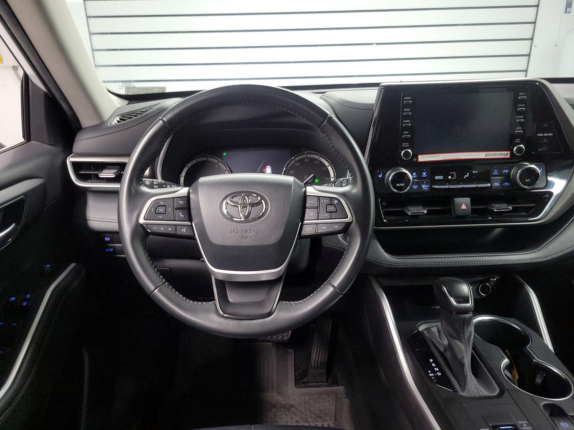 Thumbnail: 2022 Toyota Highlander - 10