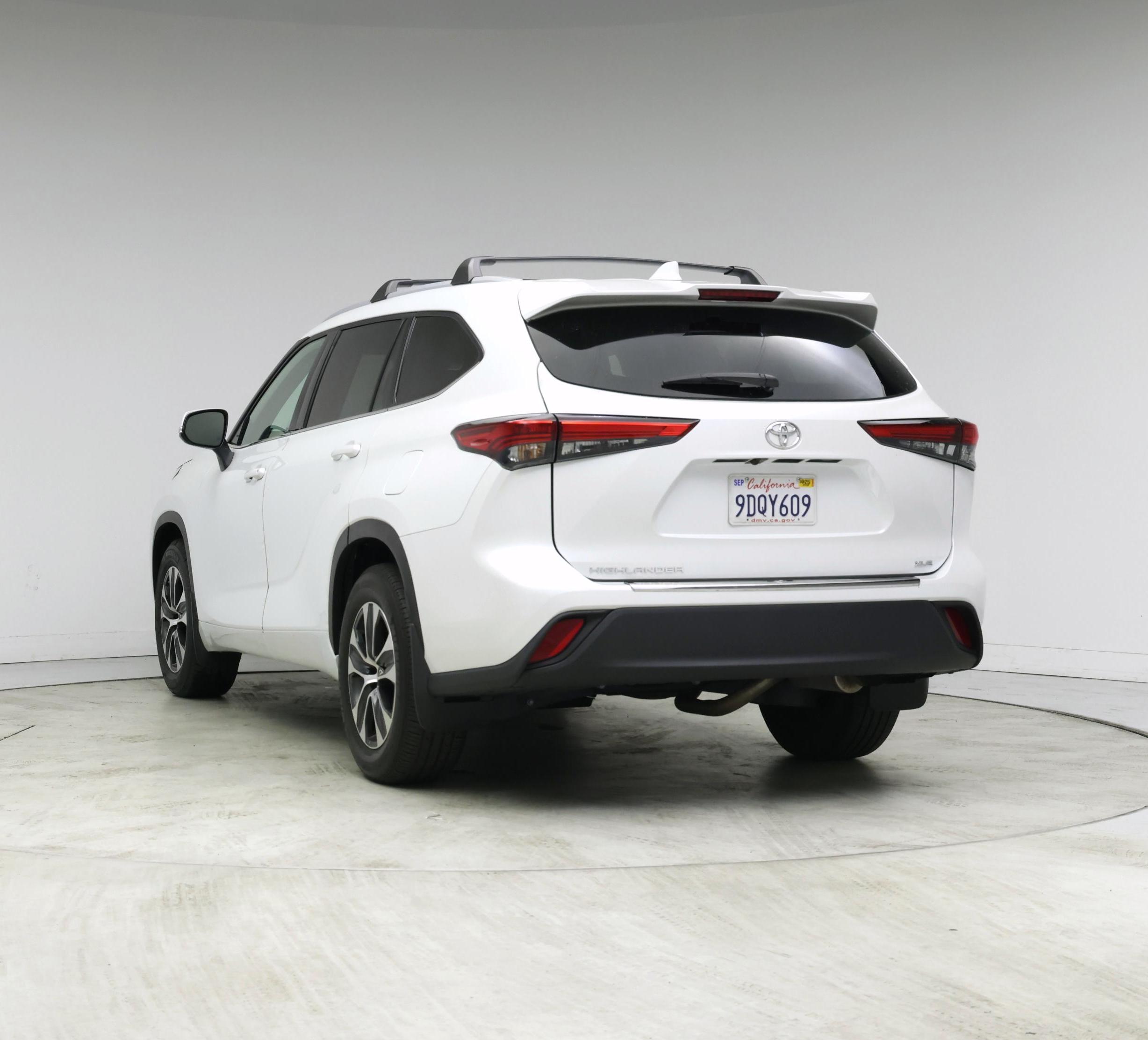 Thumbnail: 2022 Toyota Highlander - 2