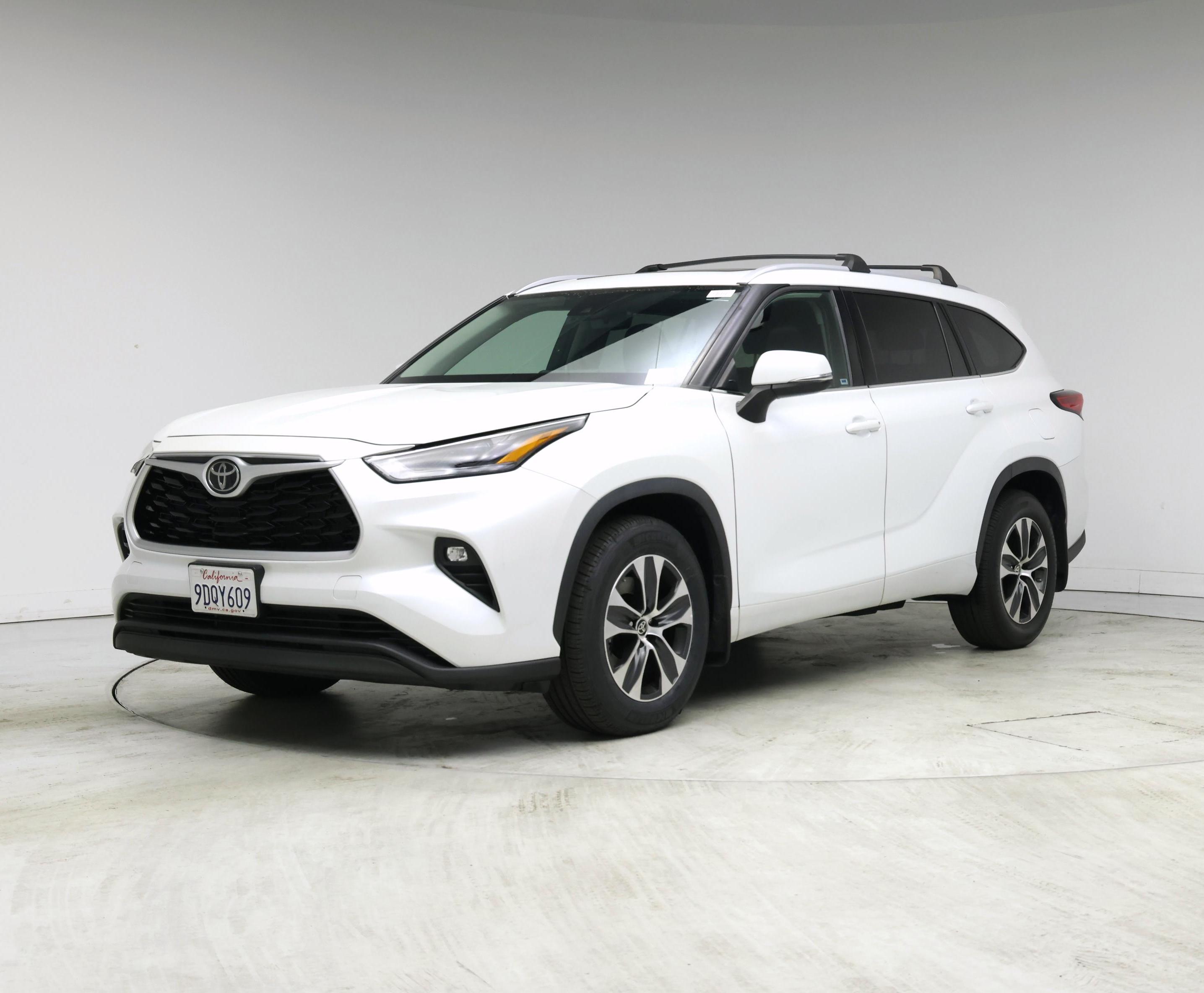 Thumbnail: 2022 Toyota Highlander - 4