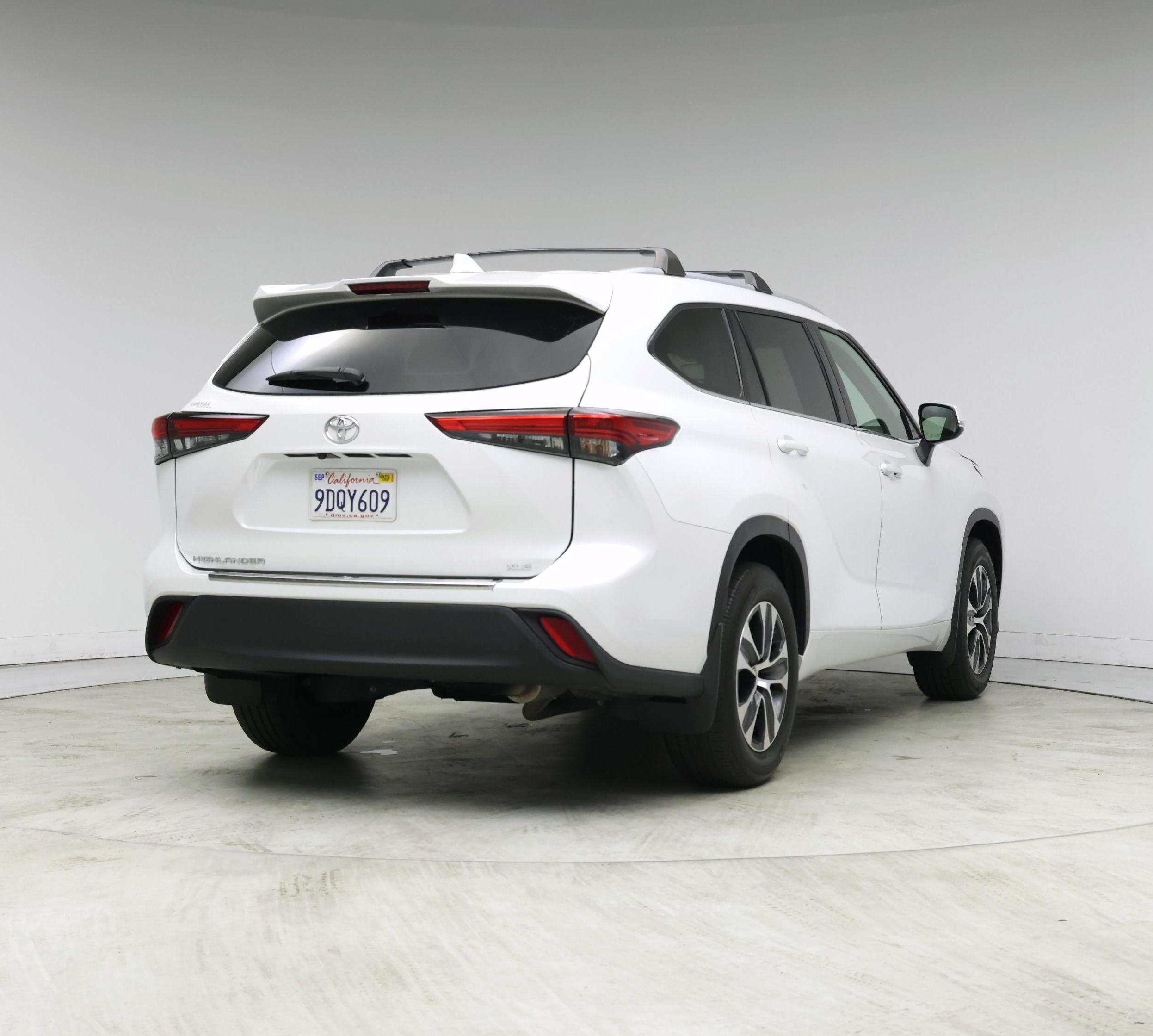 Thumbnail: 2022 Toyota Highlander - 8