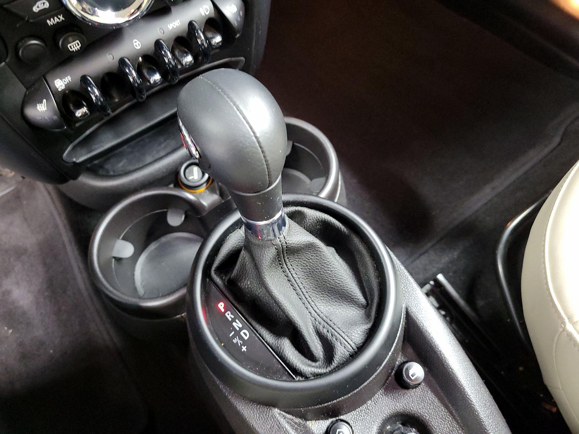 Thumbnail: 2016 MINI Cooper Countryman - 16