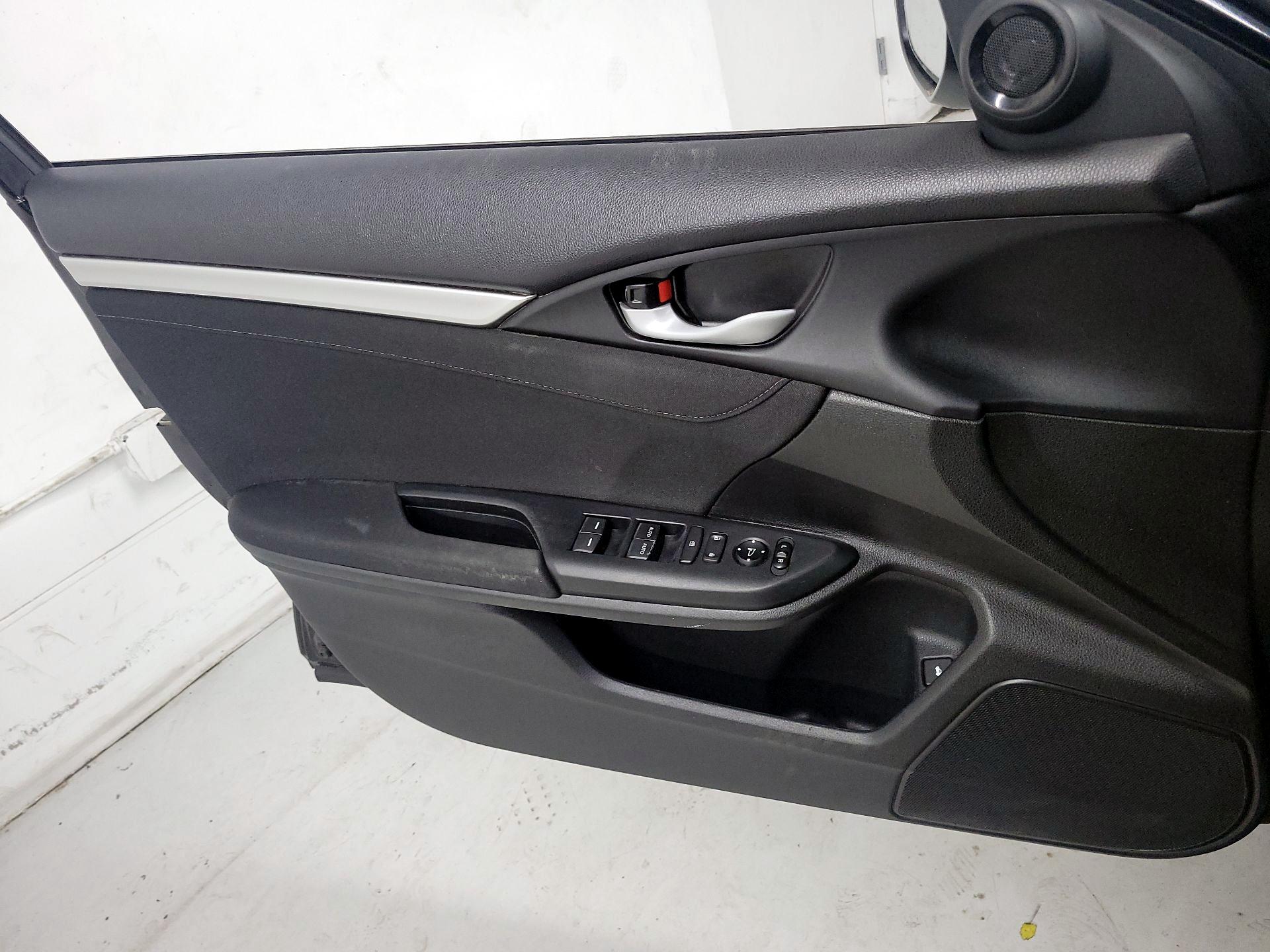 Thumbnail: 2016 Honda Civic - 12