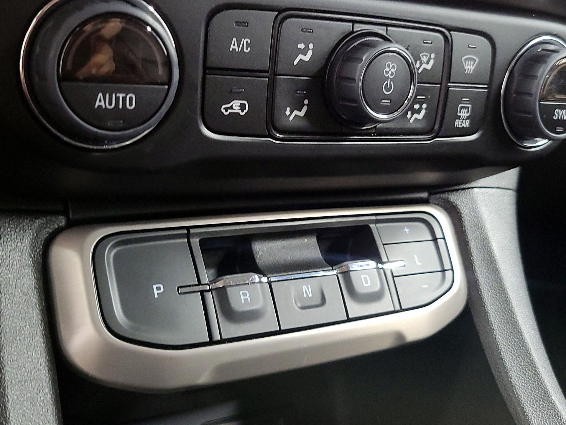 Thumbnail: 2023 GMC Acadia - 17