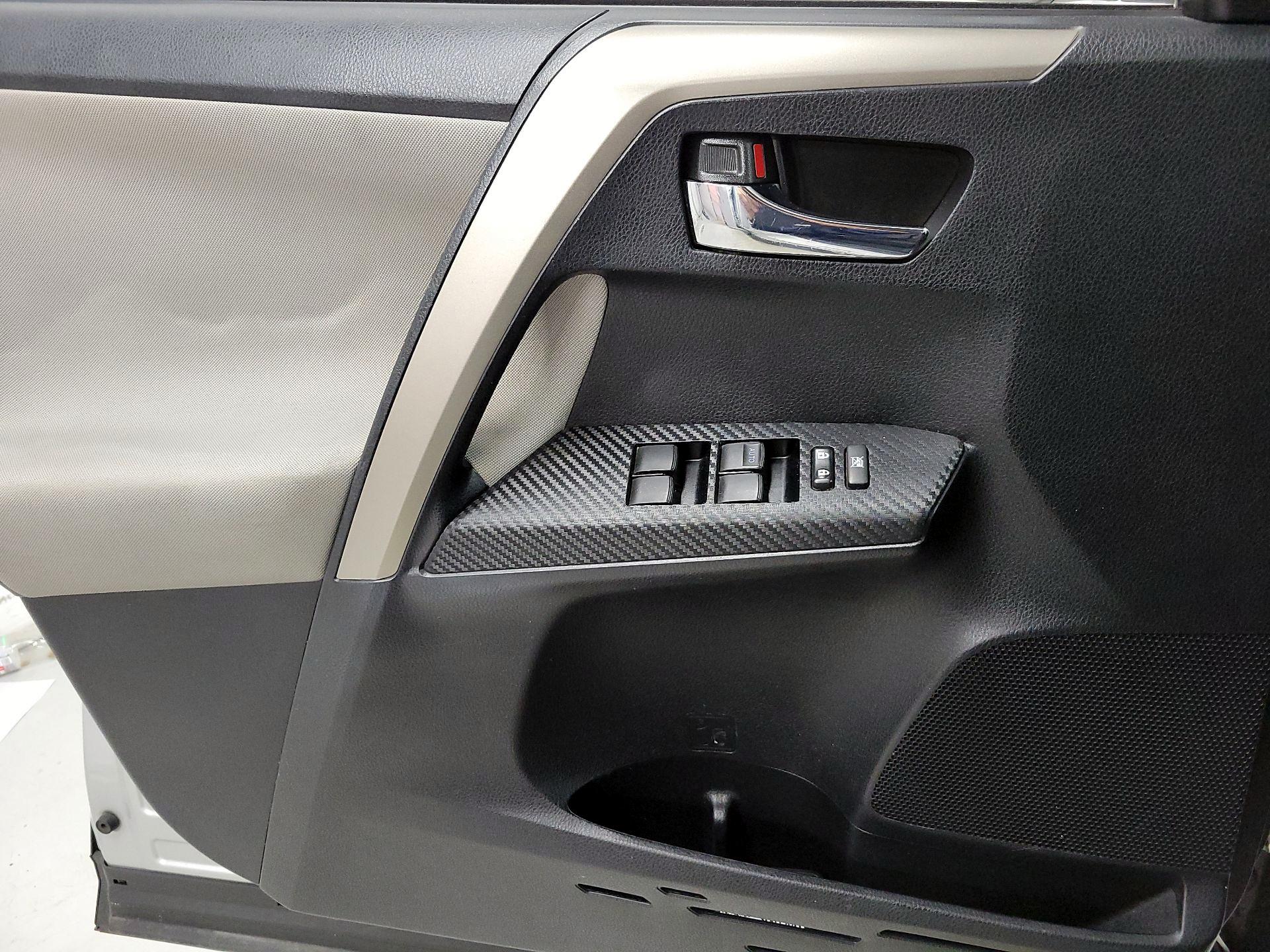 Thumbnail: 2015 Toyota RAV4 - 12