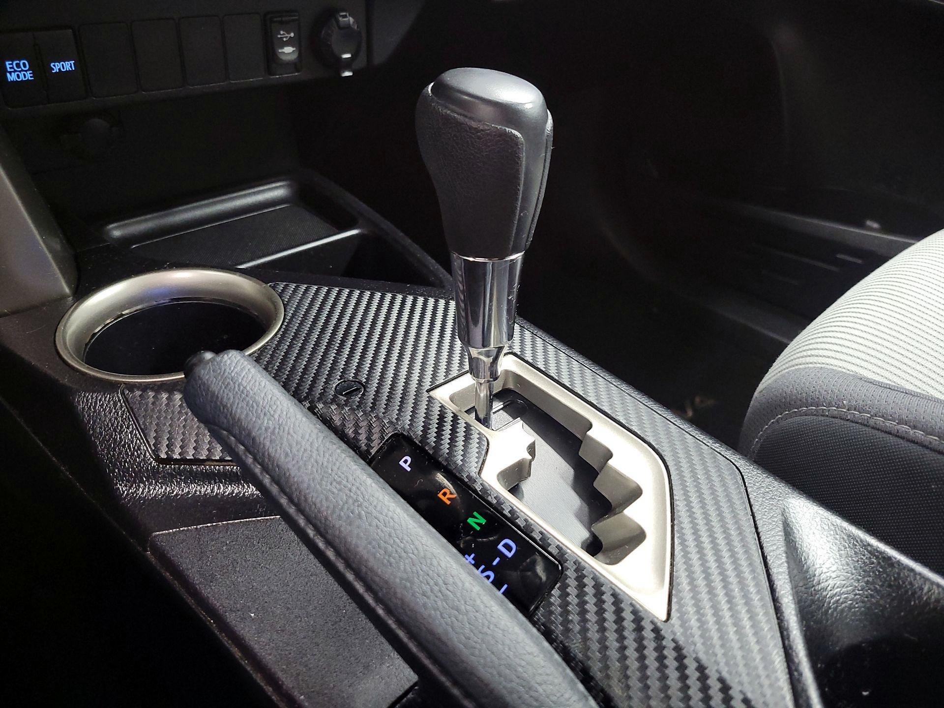 Thumbnail: 2015 Toyota RAV4 - 17