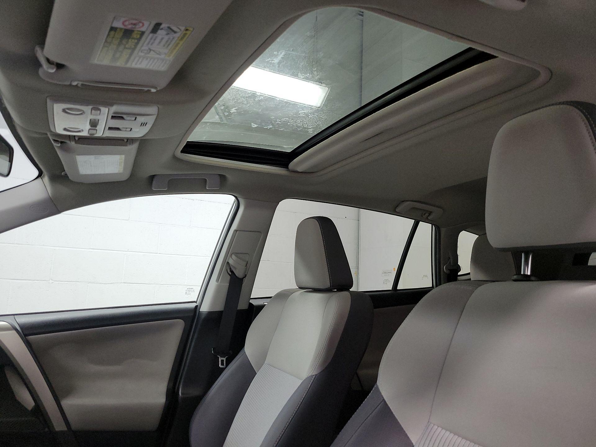 Thumbnail: 2015 Toyota RAV4 - 18
