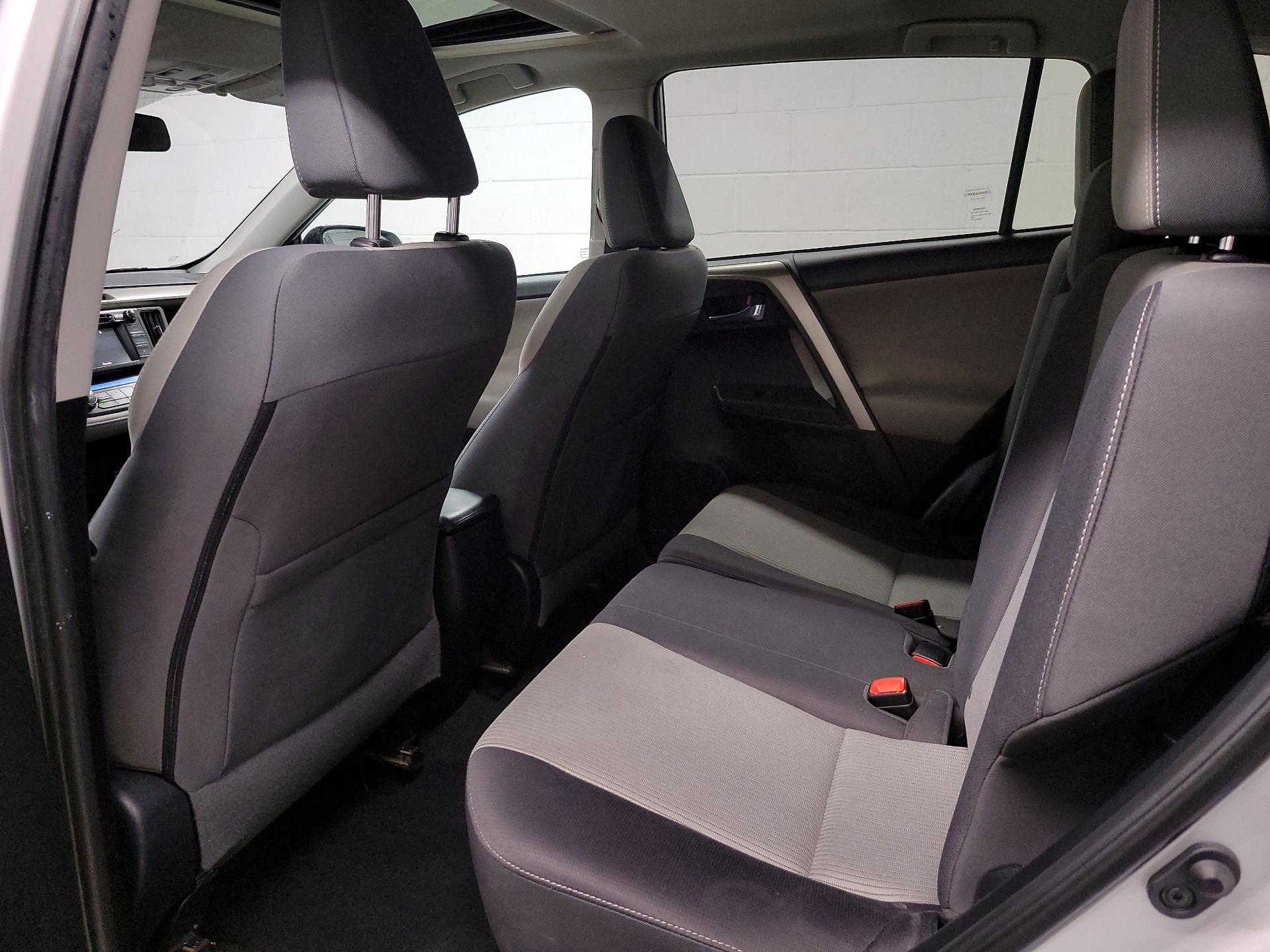 Thumbnail: 2015 Toyota RAV4 - 19