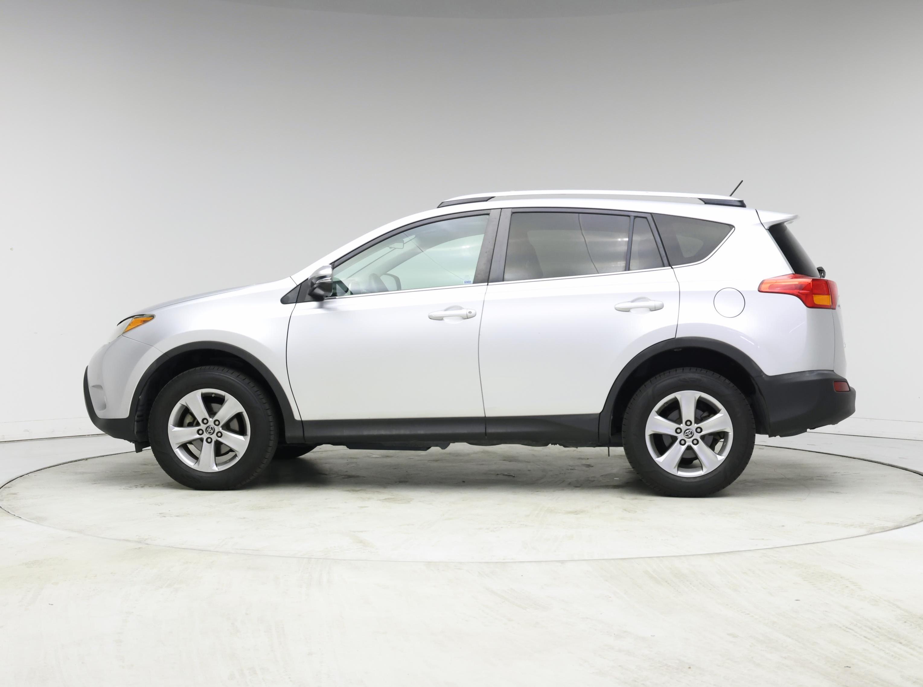 Thumbnail: 2015 Toyota RAV4 - 3