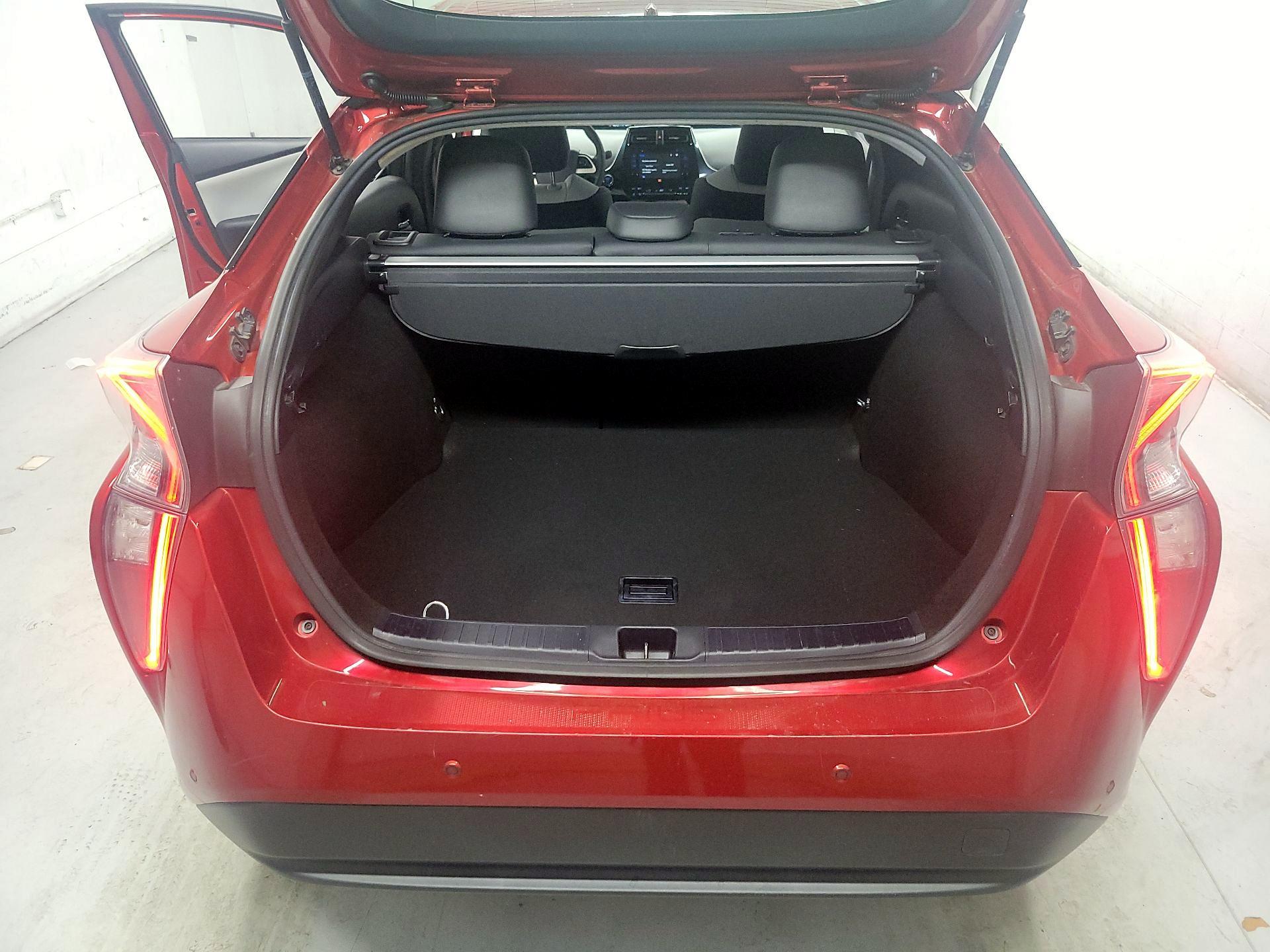 Thumbnail: 2016 Toyota Prius - 18