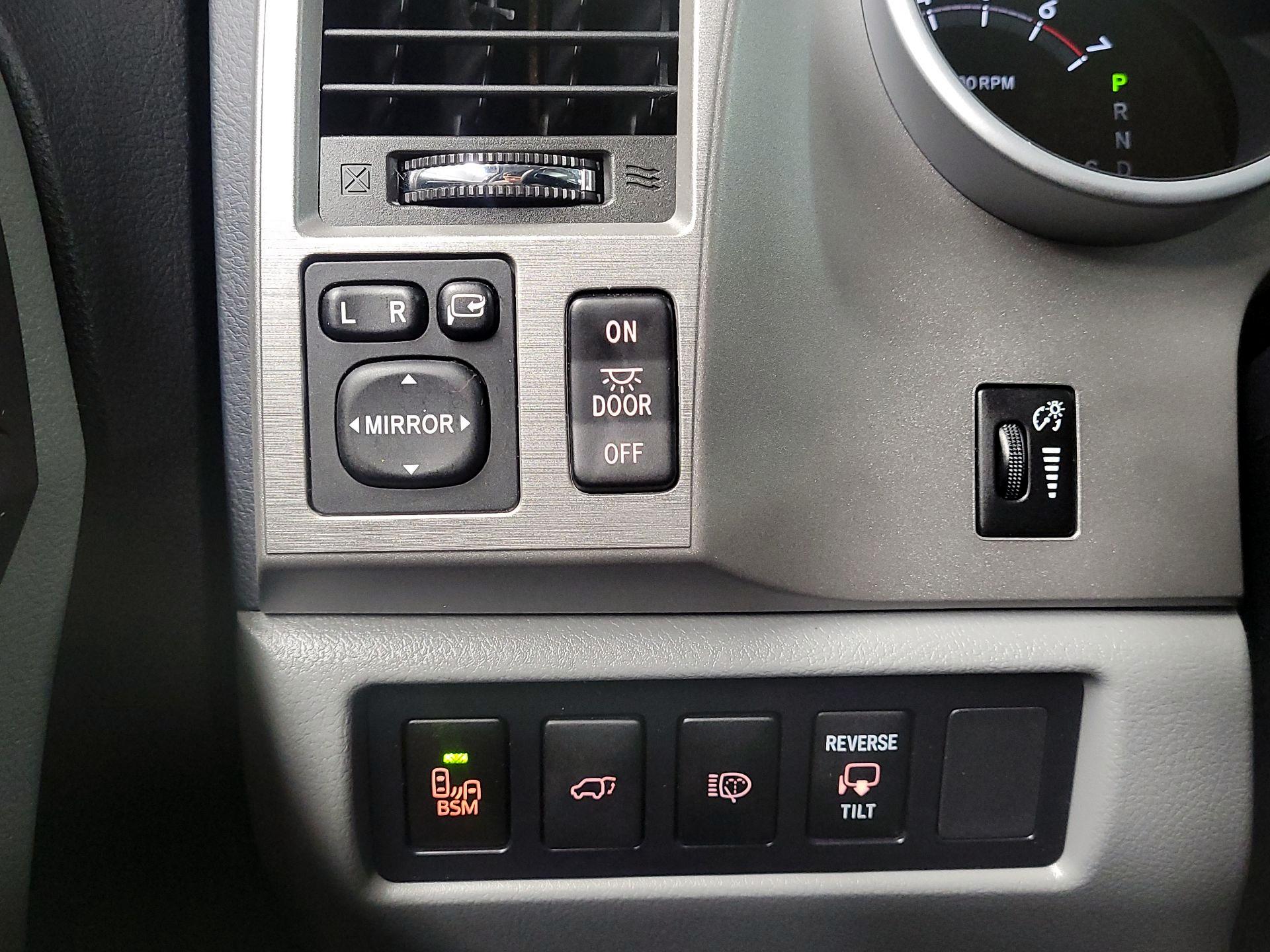 Thumbnail: 2014 Toyota Sequoia - 13