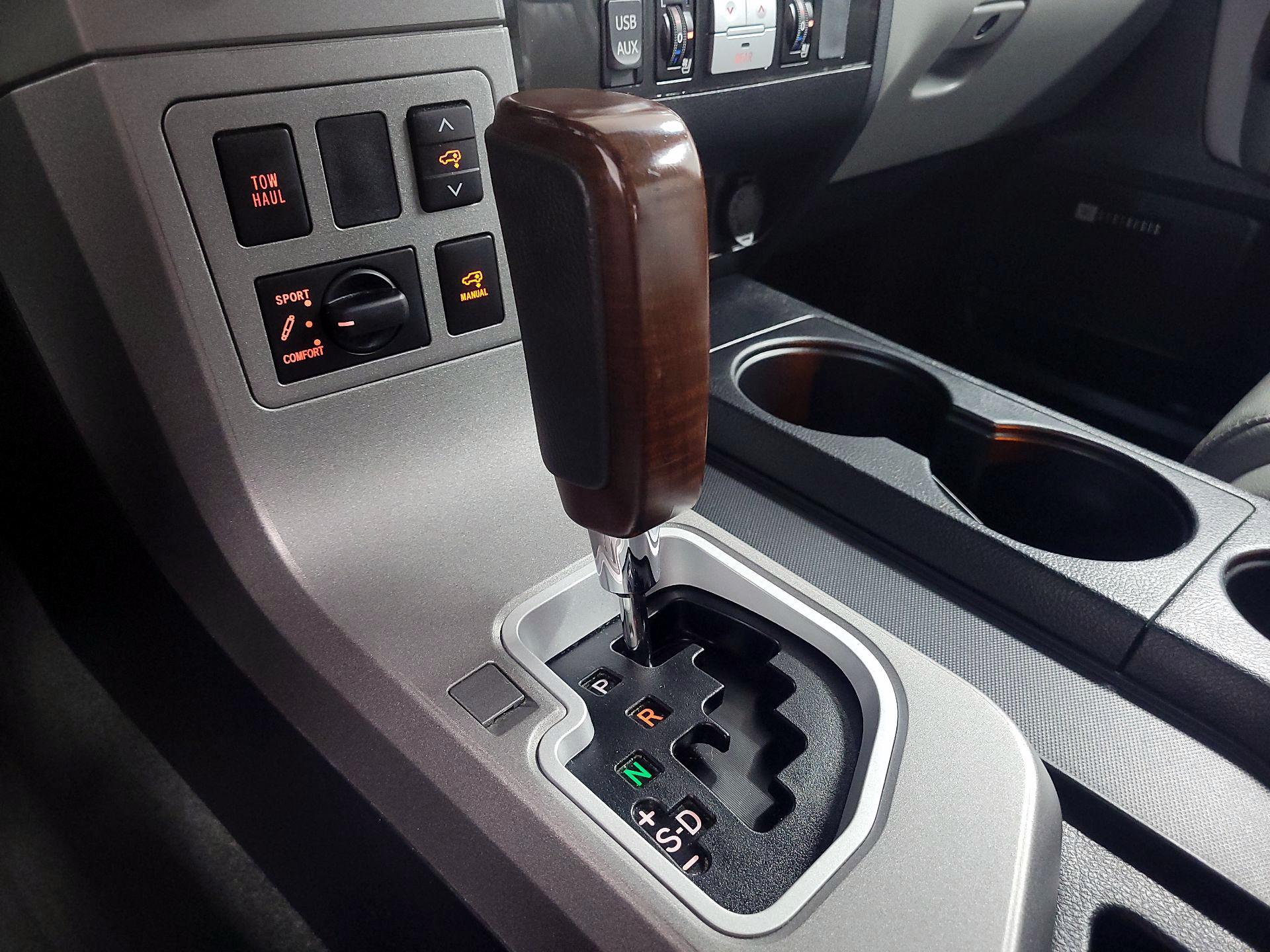 Thumbnail: 2014 Toyota Sequoia - 17
