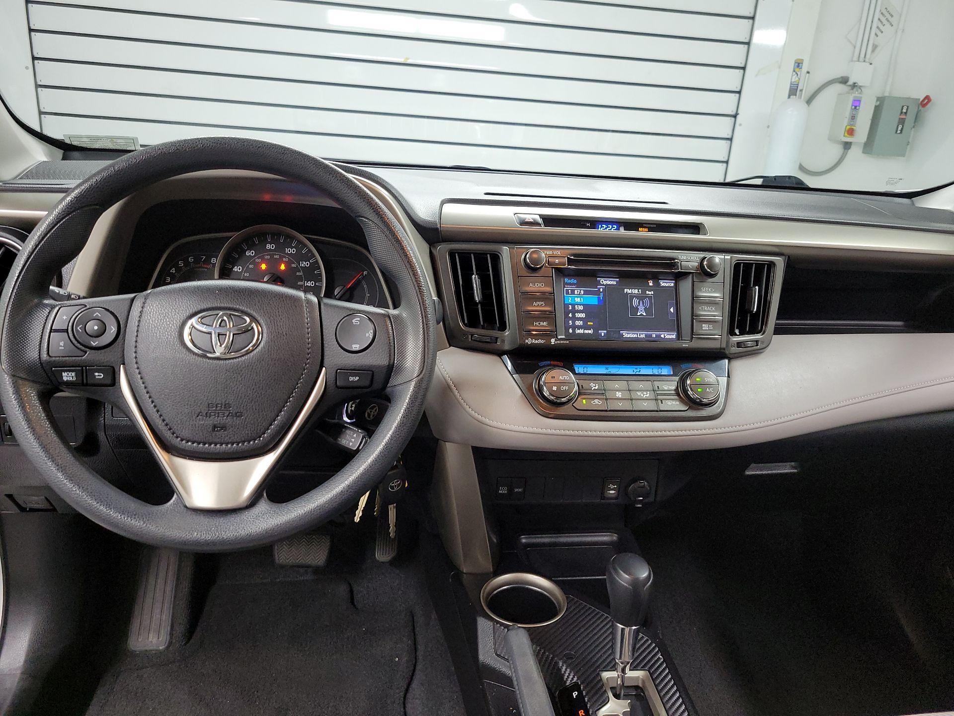 Thumbnail: 2015 Toyota RAV4 - 9