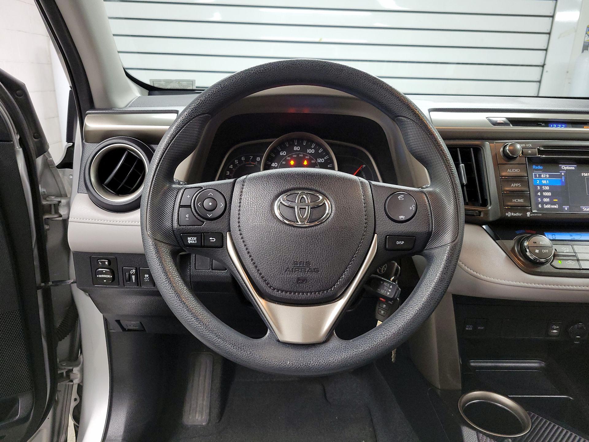 Thumbnail: 2015 Toyota RAV4 - 10