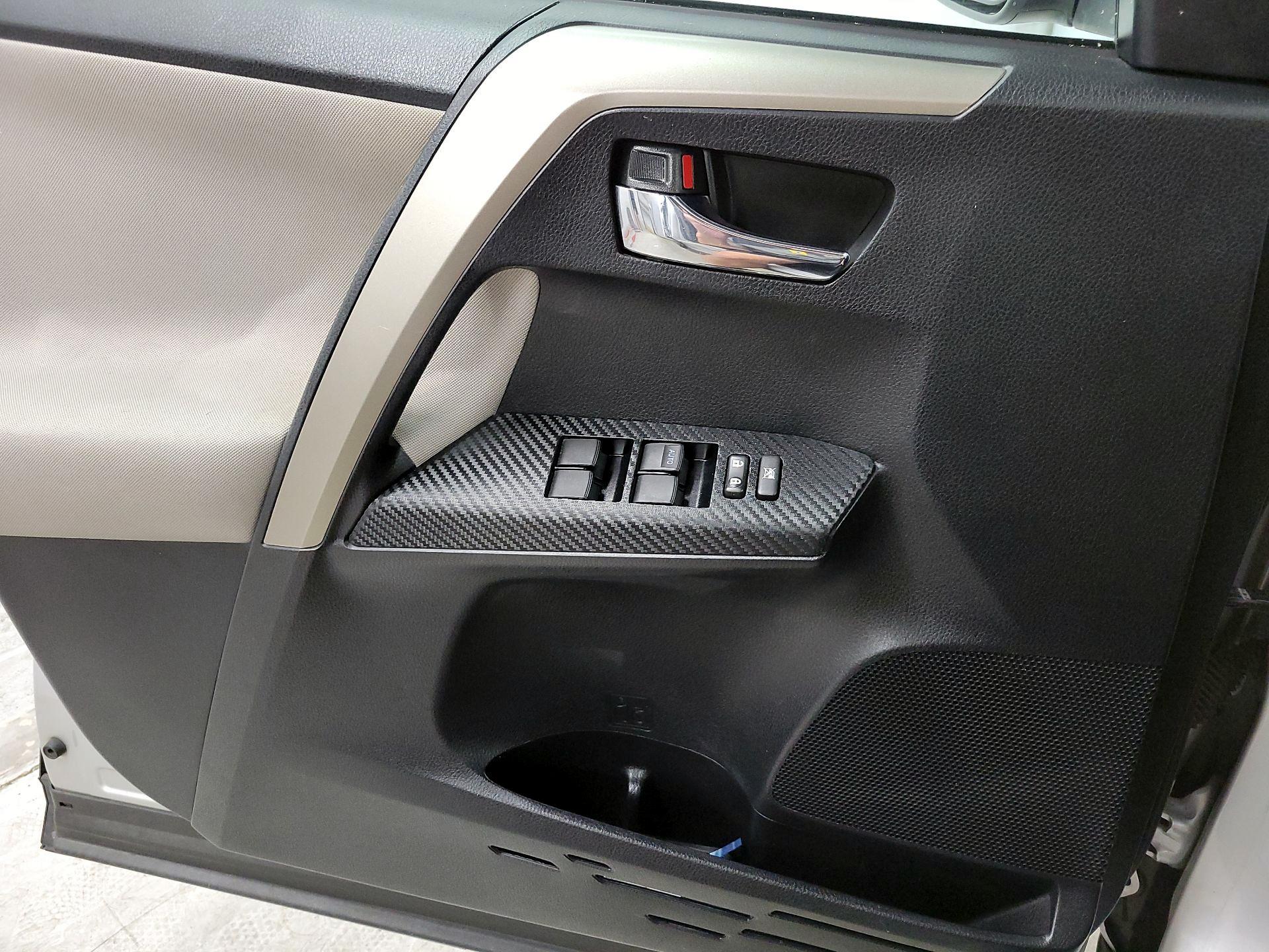 Thumbnail: 2015 Toyota RAV4 - 12