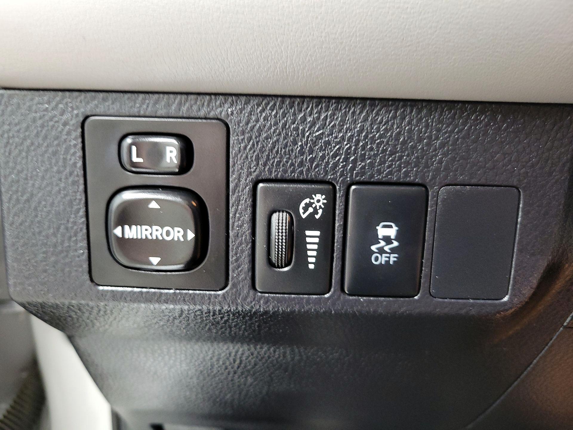 Thumbnail: 2015 Toyota RAV4 - 13