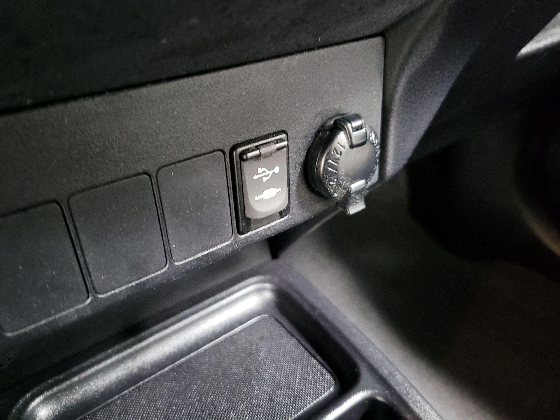 Thumbnail: 2015 Toyota RAV4 - 18