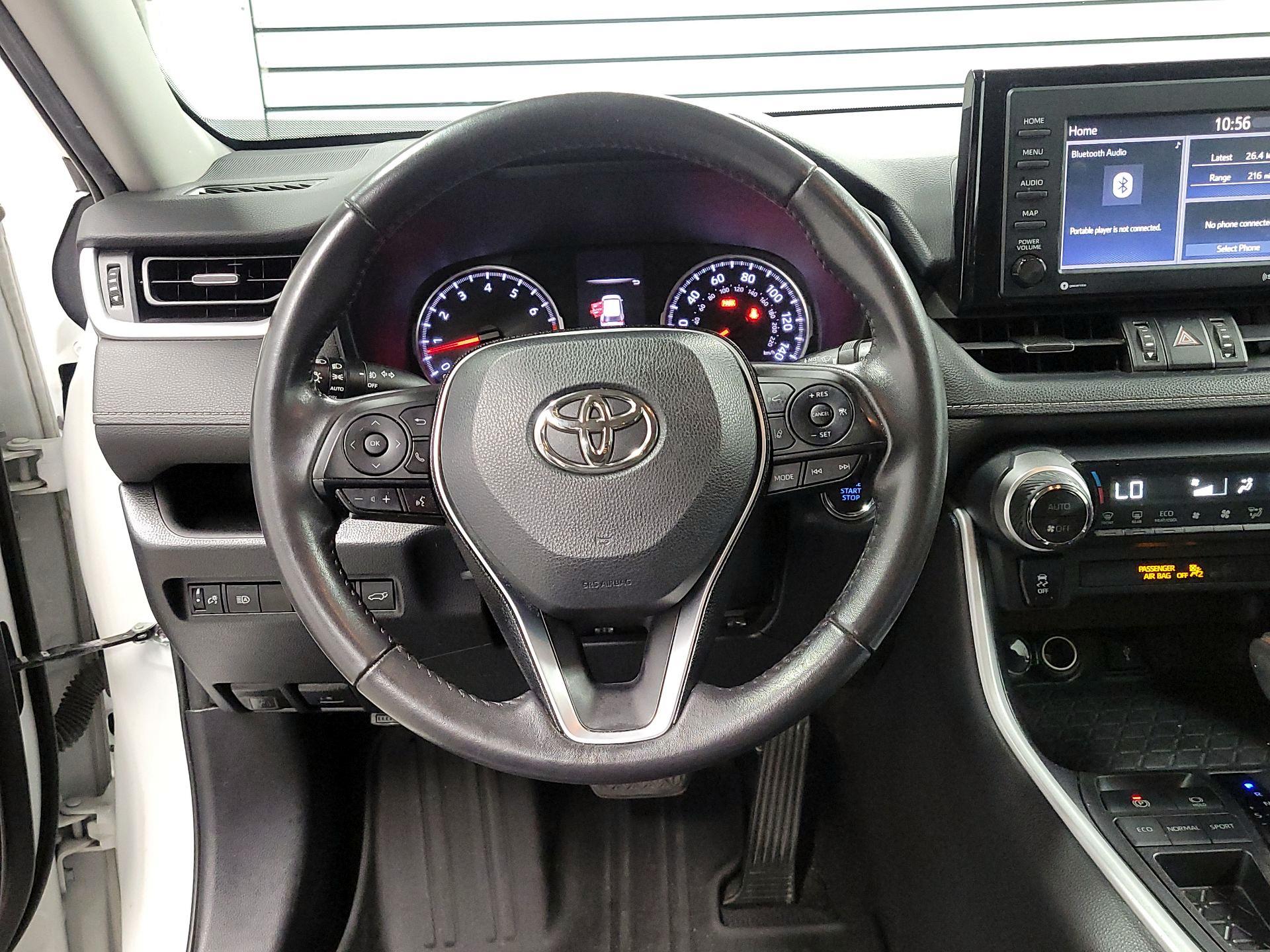 Thumbnail: 2020 Toyota RAV4 - 10