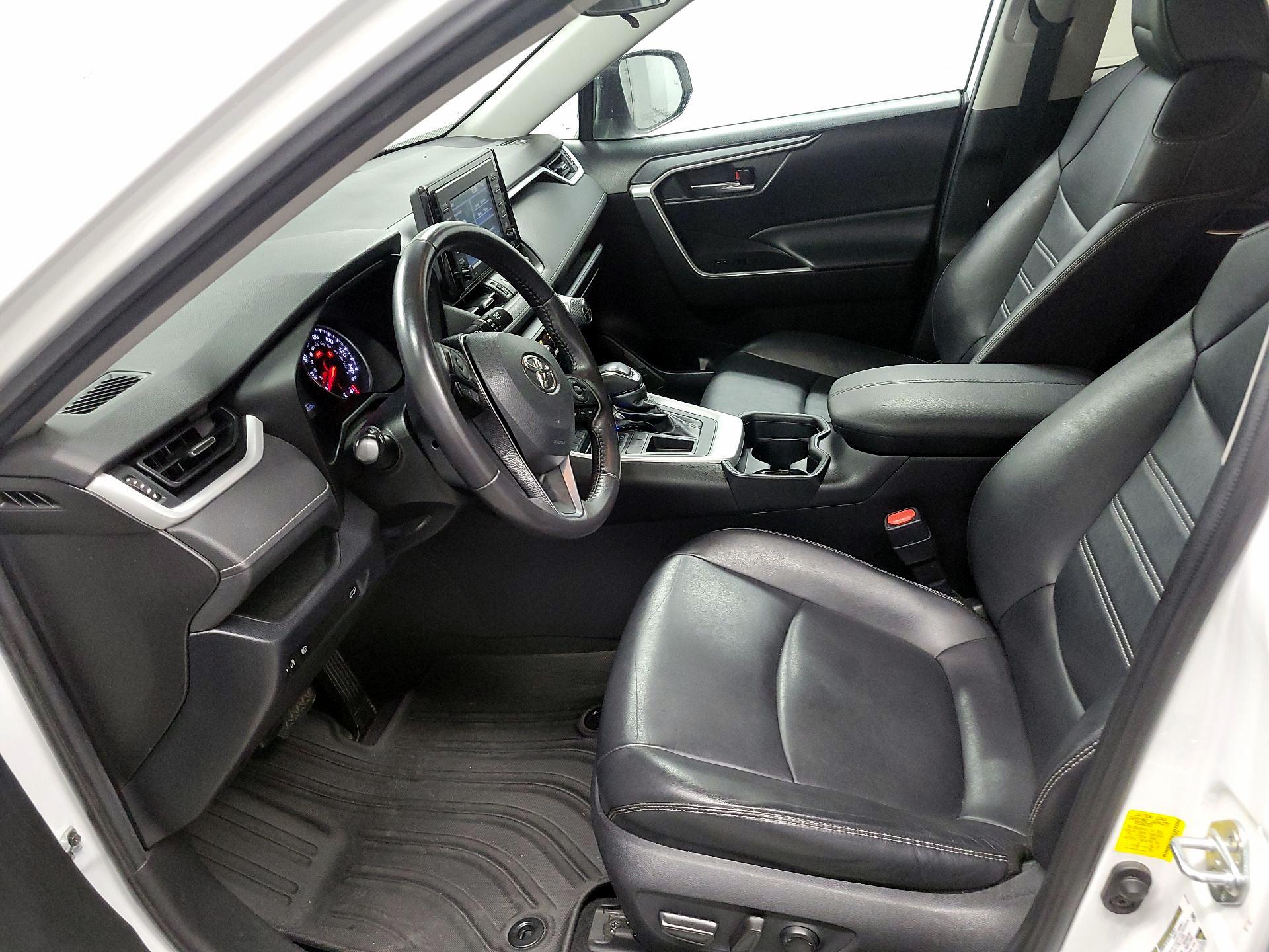 Thumbnail: 2020 Toyota RAV4 - 11