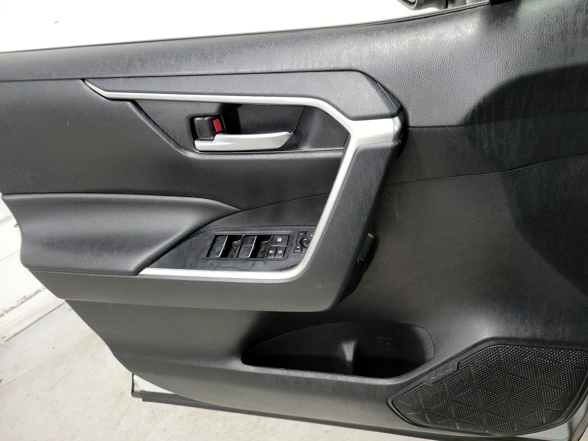Thumbnail: 2020 Toyota RAV4 - 12