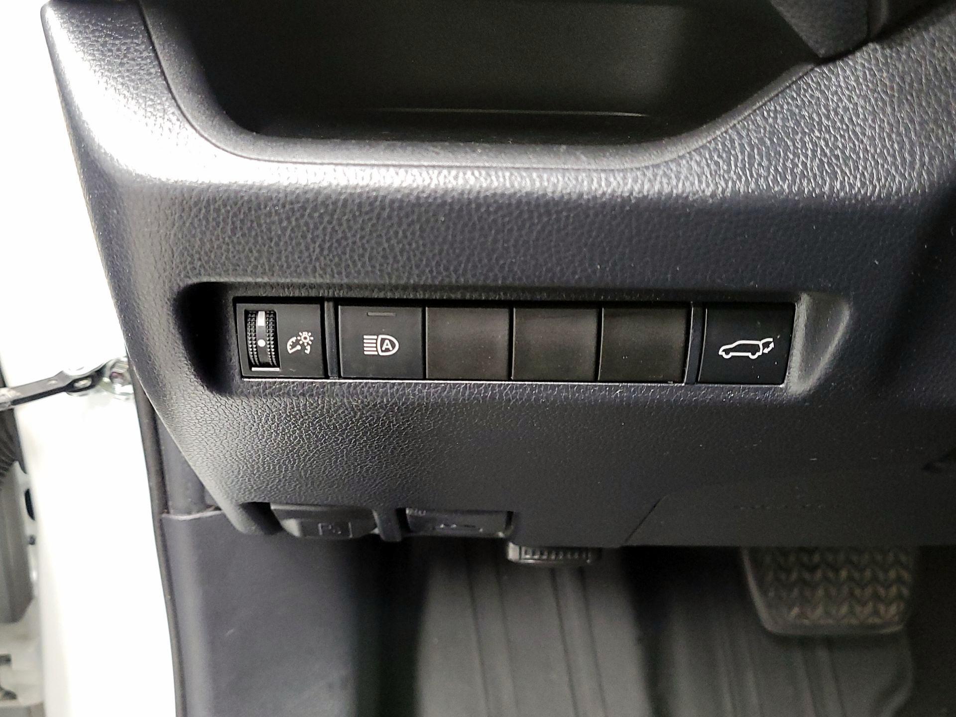 Thumbnail: 2020 Toyota RAV4 - 13