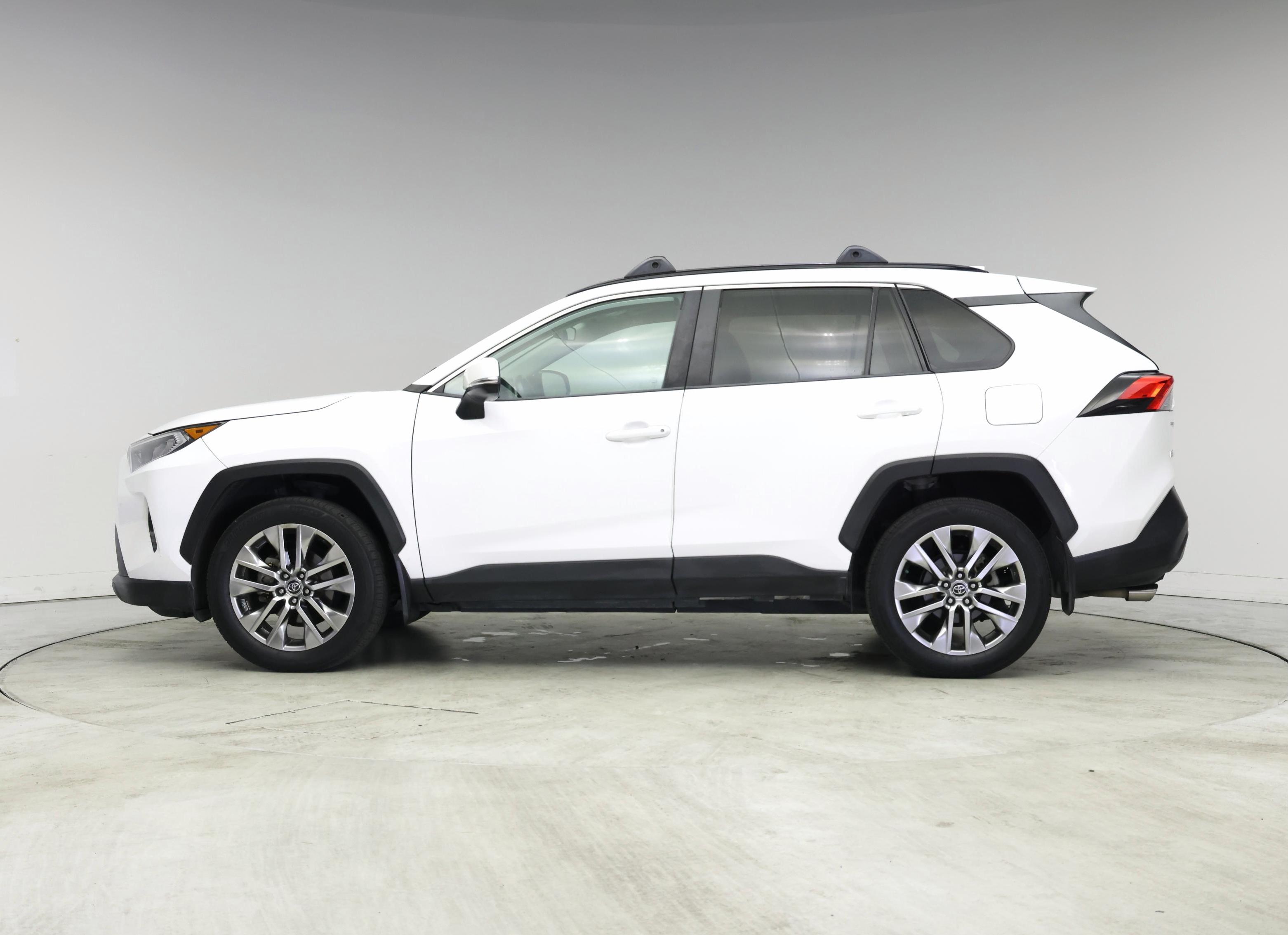 Thumbnail: 2020 Toyota RAV4 - 3