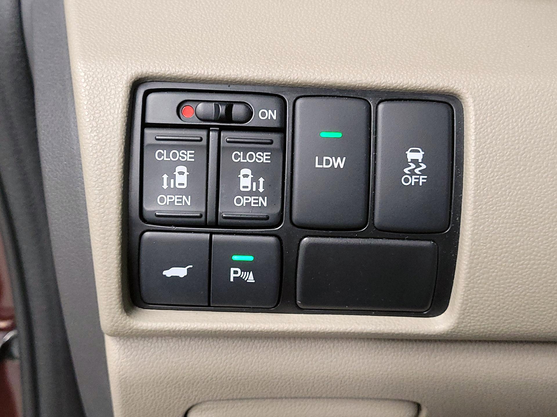 Thumbnail: 2016 Honda Odyssey - 13