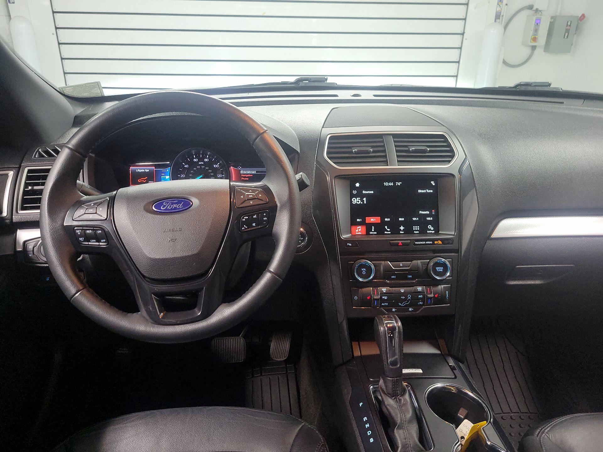 Thumbnail: 2017 Ford Explorer - 9