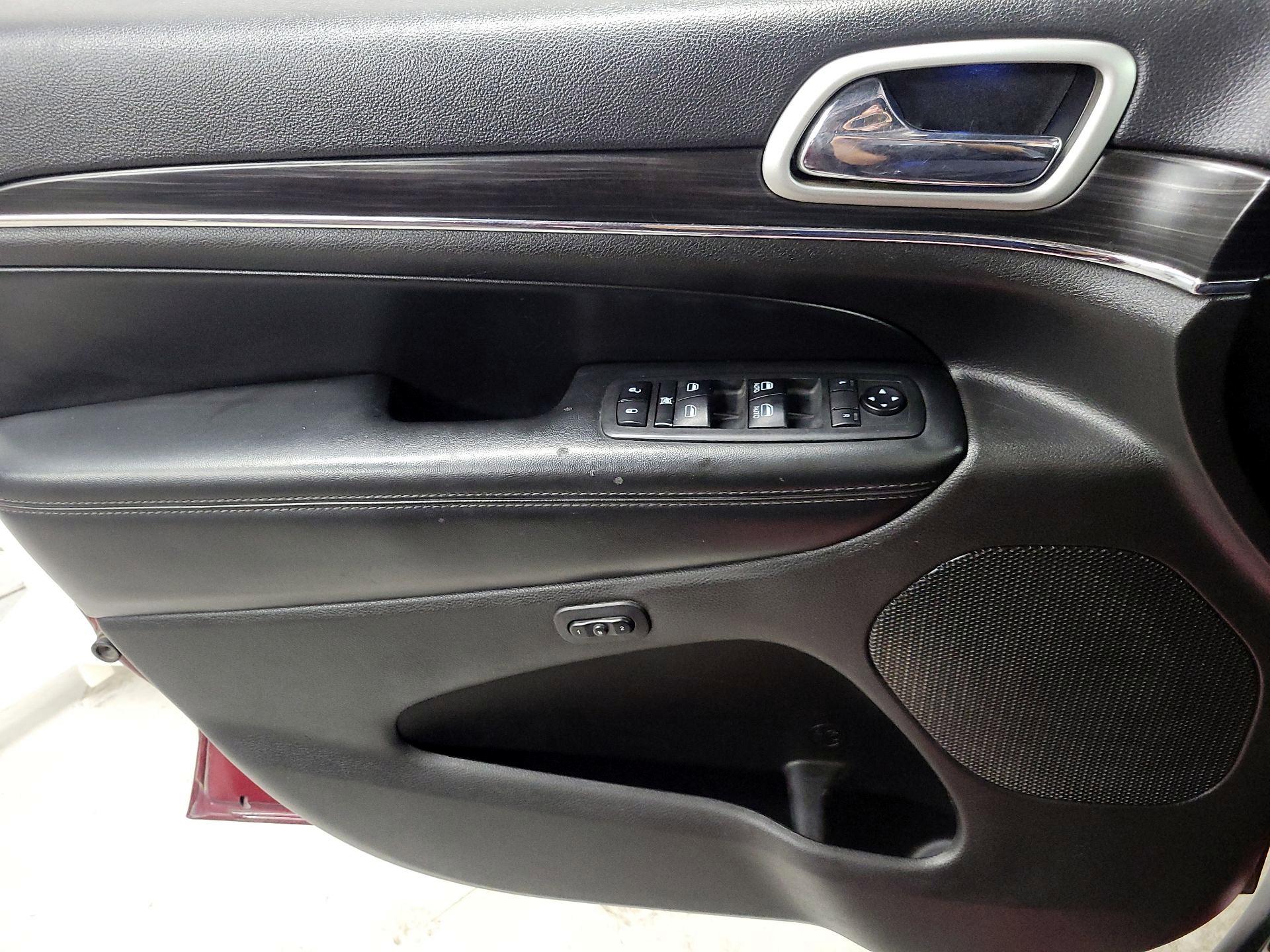 Thumbnail: 2019 Jeep Grand Cherokee - 12