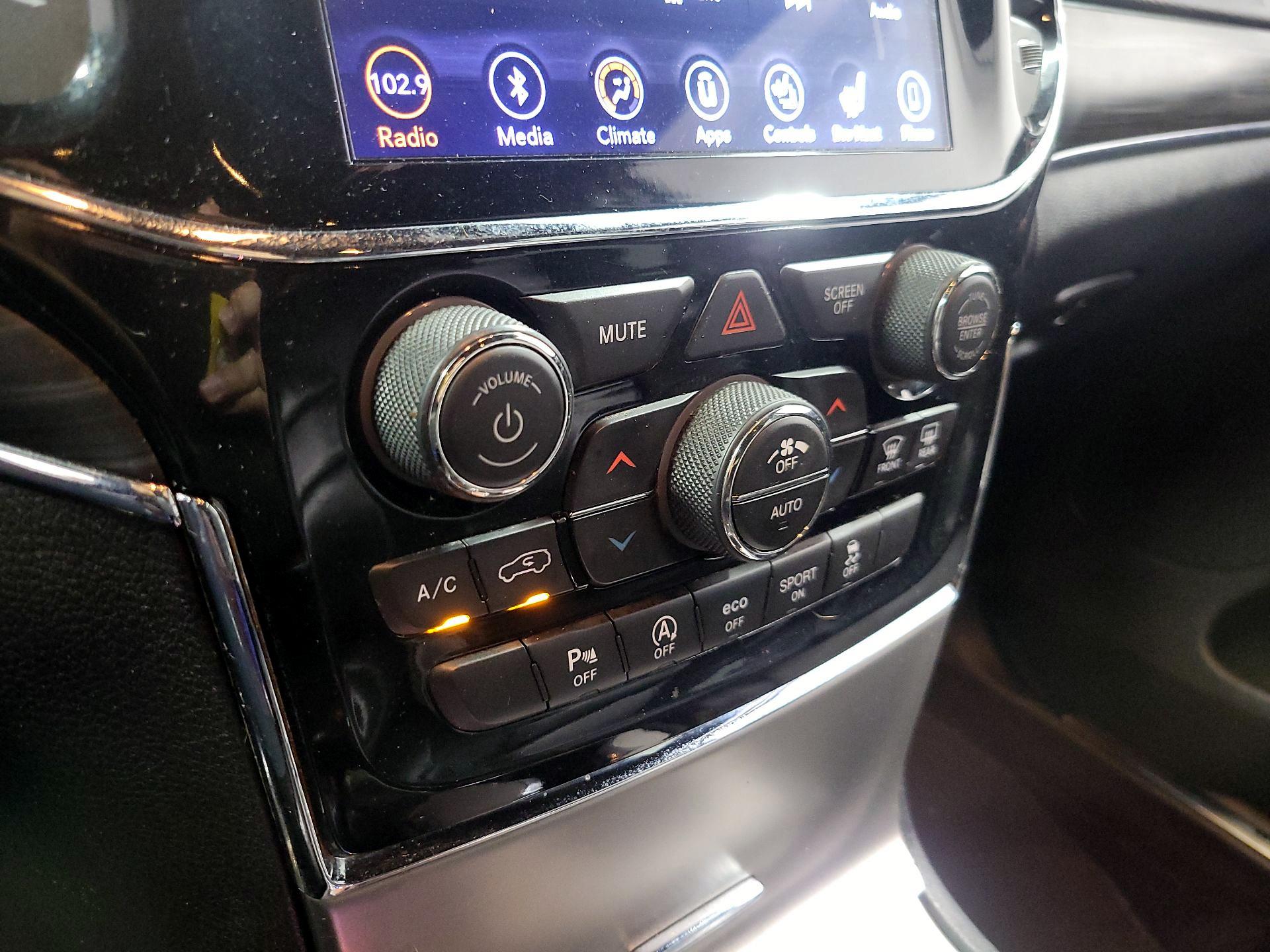 Thumbnail: 2019 Jeep Grand Cherokee - 15