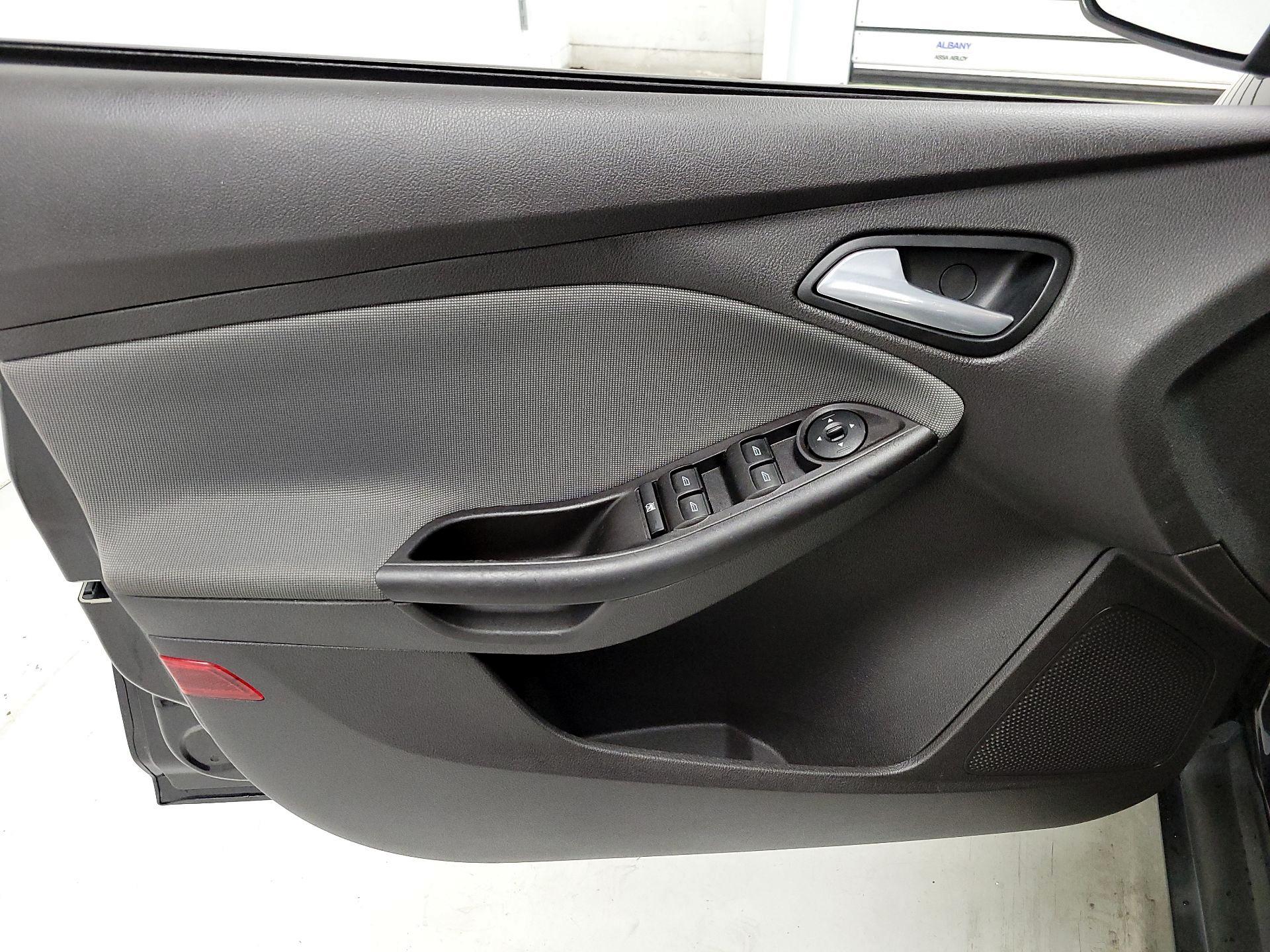 Thumbnail: 2014 Ford Focus - 12