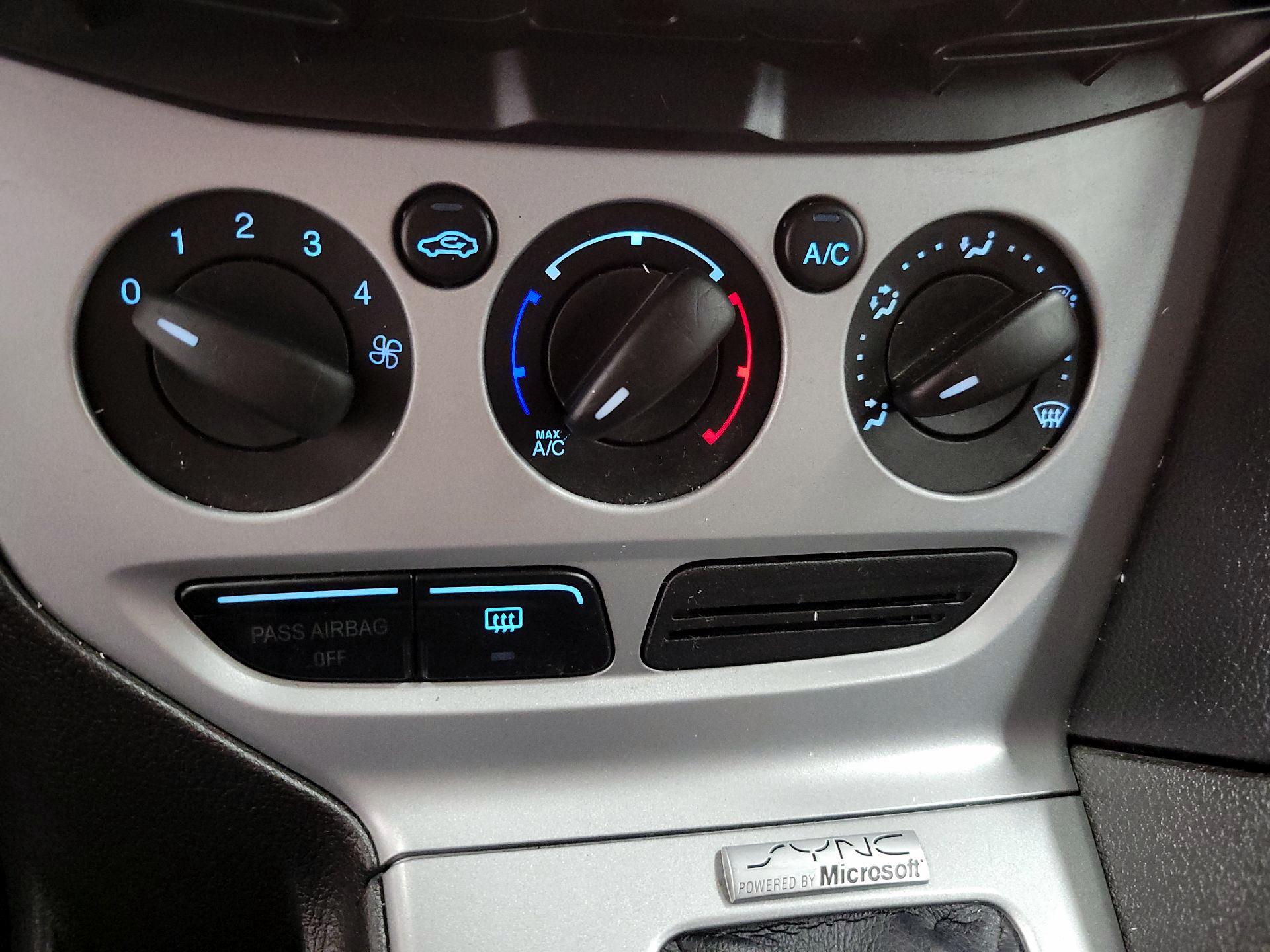 Thumbnail: 2014 Ford Focus - 15