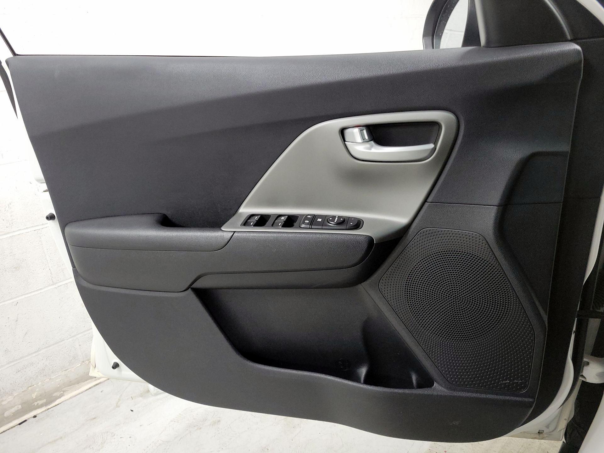 Thumbnail: 2019 Kia Niro - 12